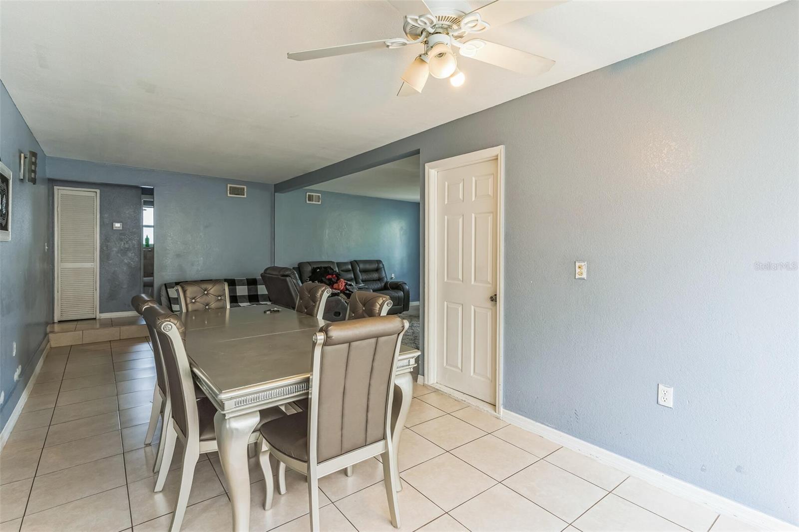 Image 18 of 38 For 3424 19th Street N