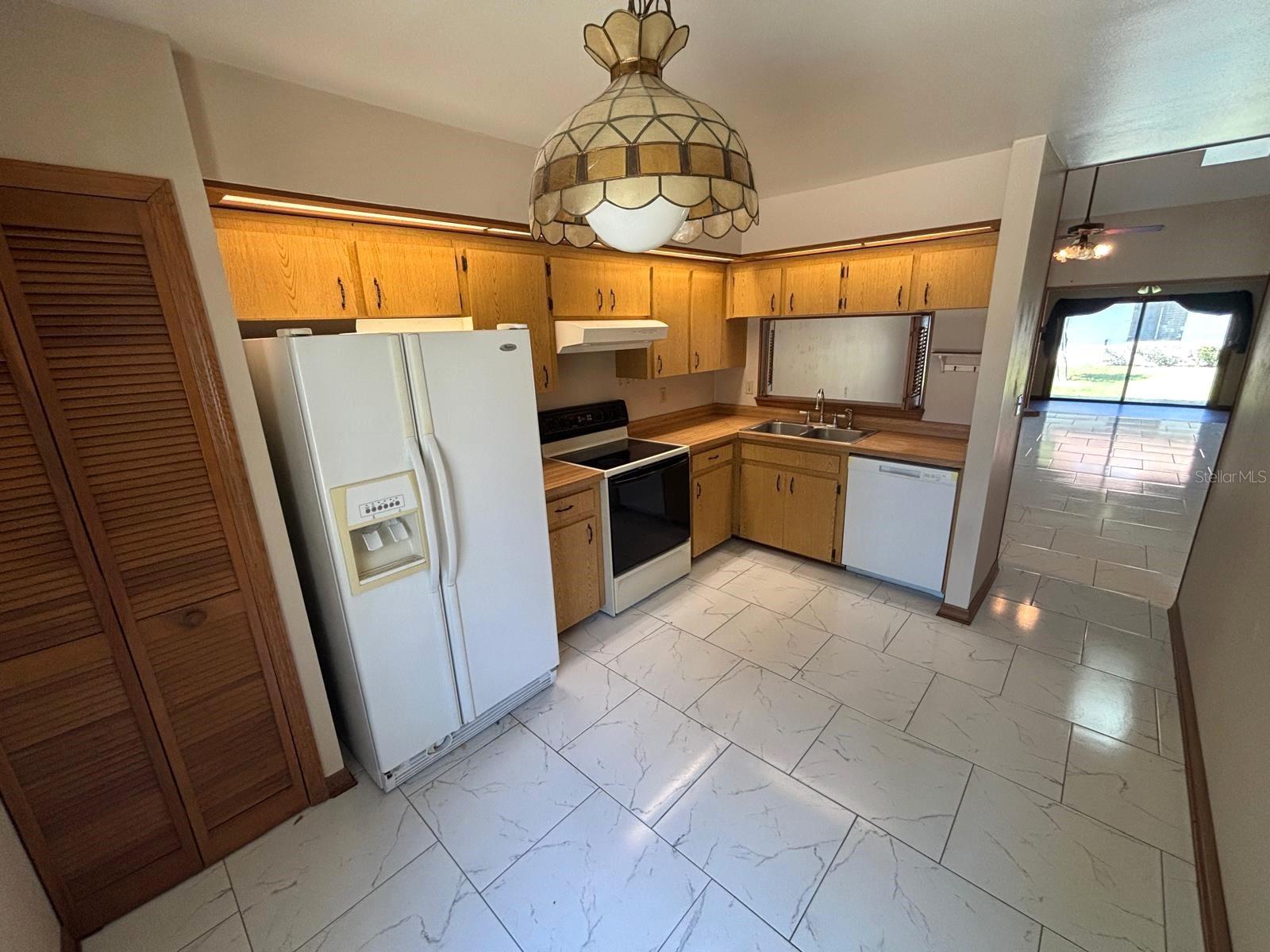 Image 15 of 31 For 2348 Sun Valley Circle