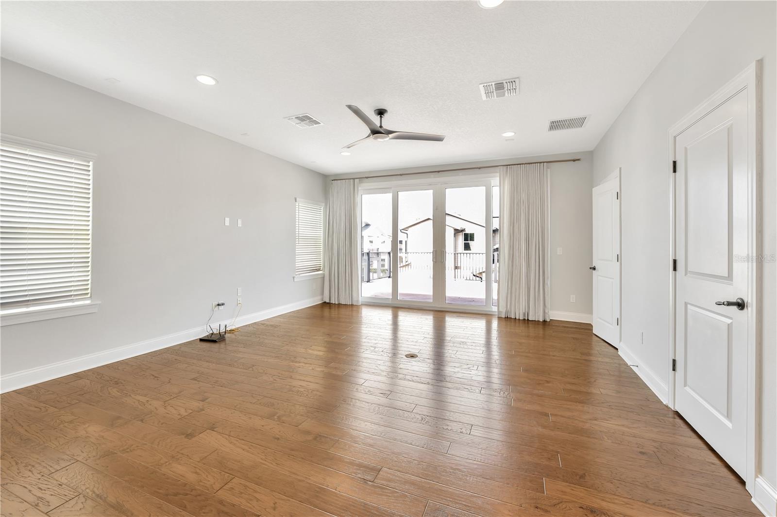 Image 12 of 36 For 441 Capen Avenue