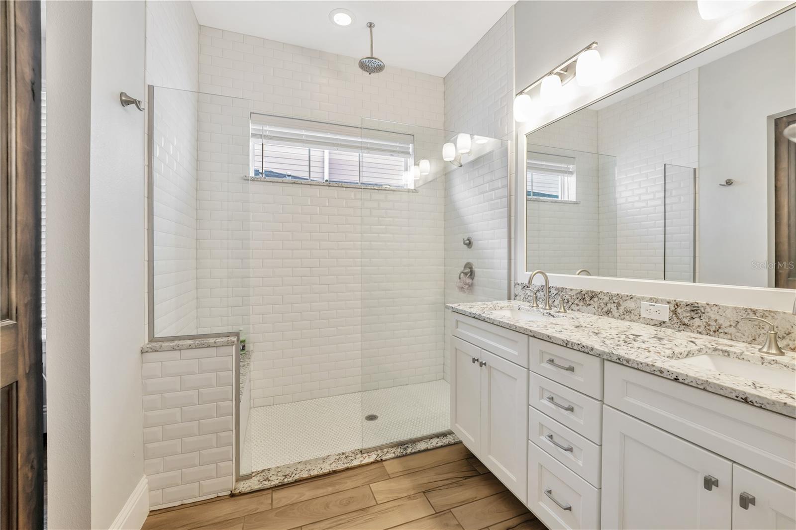 Image 19 of 36 For 441 Capen Avenue