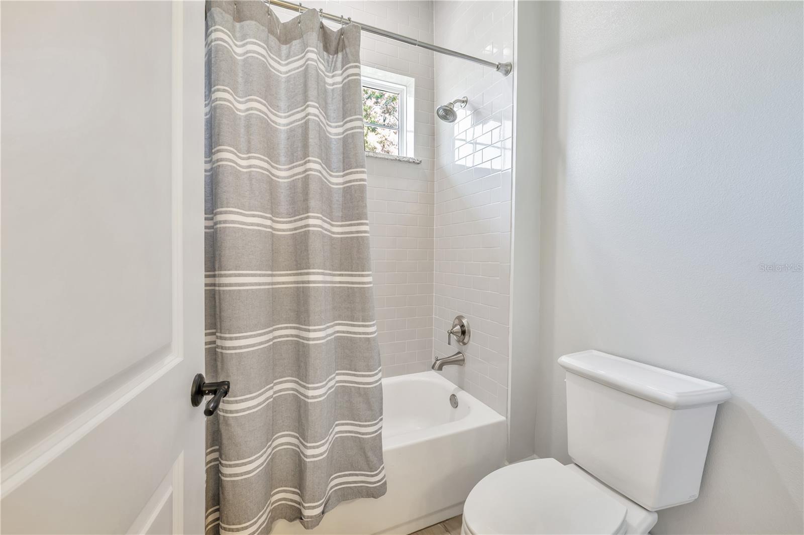 Image 26 of 36 For 441 Capen Avenue