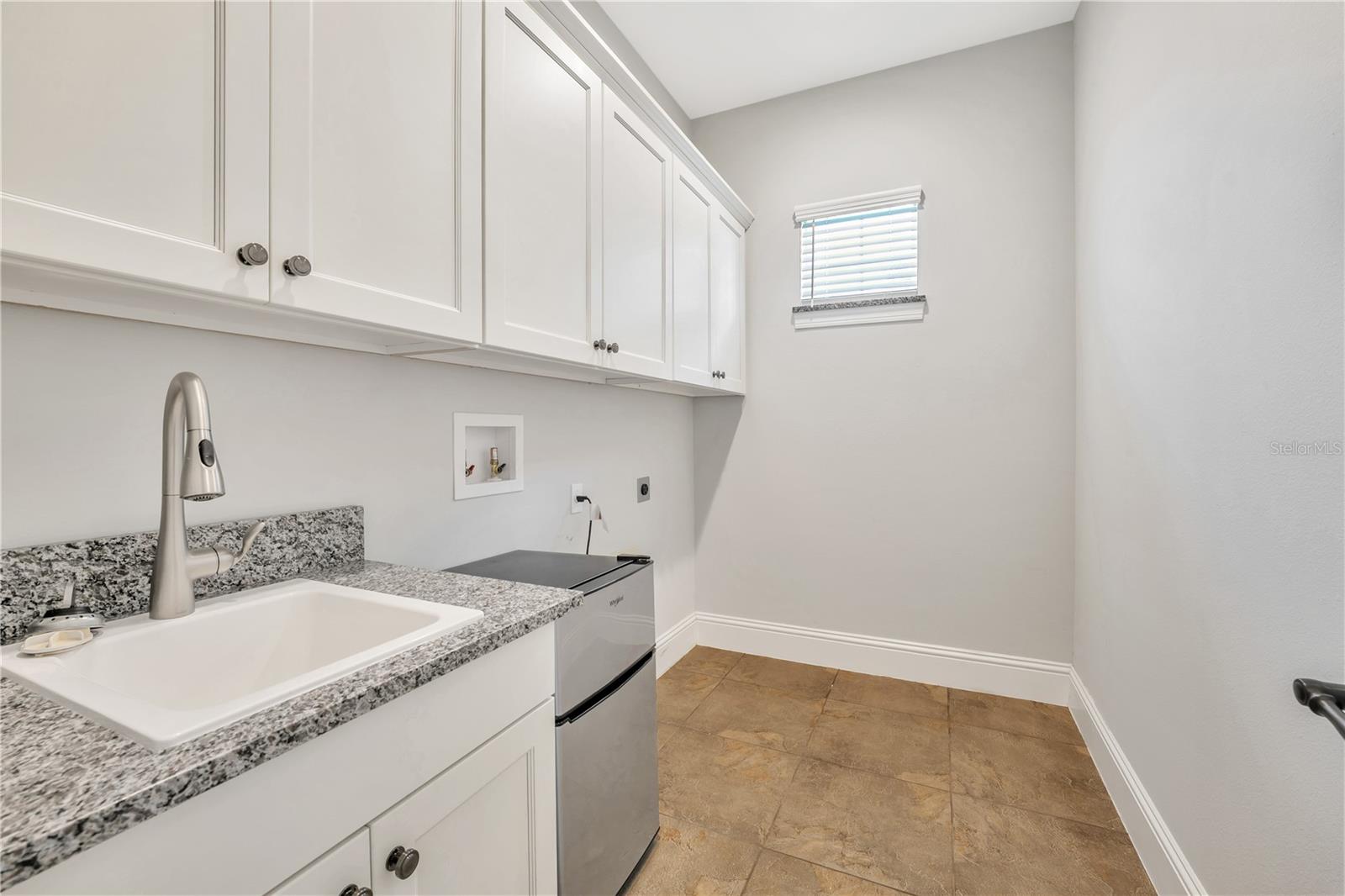 Image 28 of 36 For 441 Capen Avenue