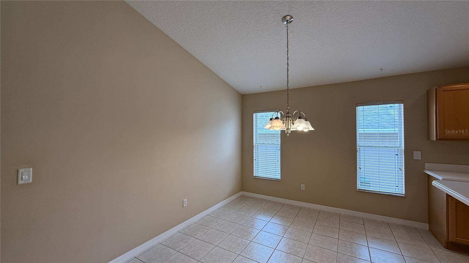 Image 10 of 36 For 148 Chaucer Avenue