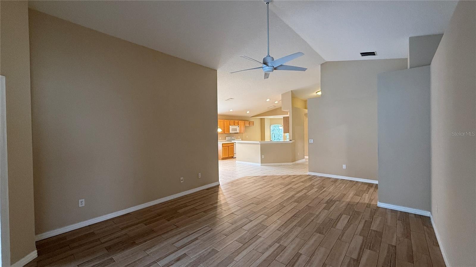 Image 12 of 36 For 148 Chaucer Avenue