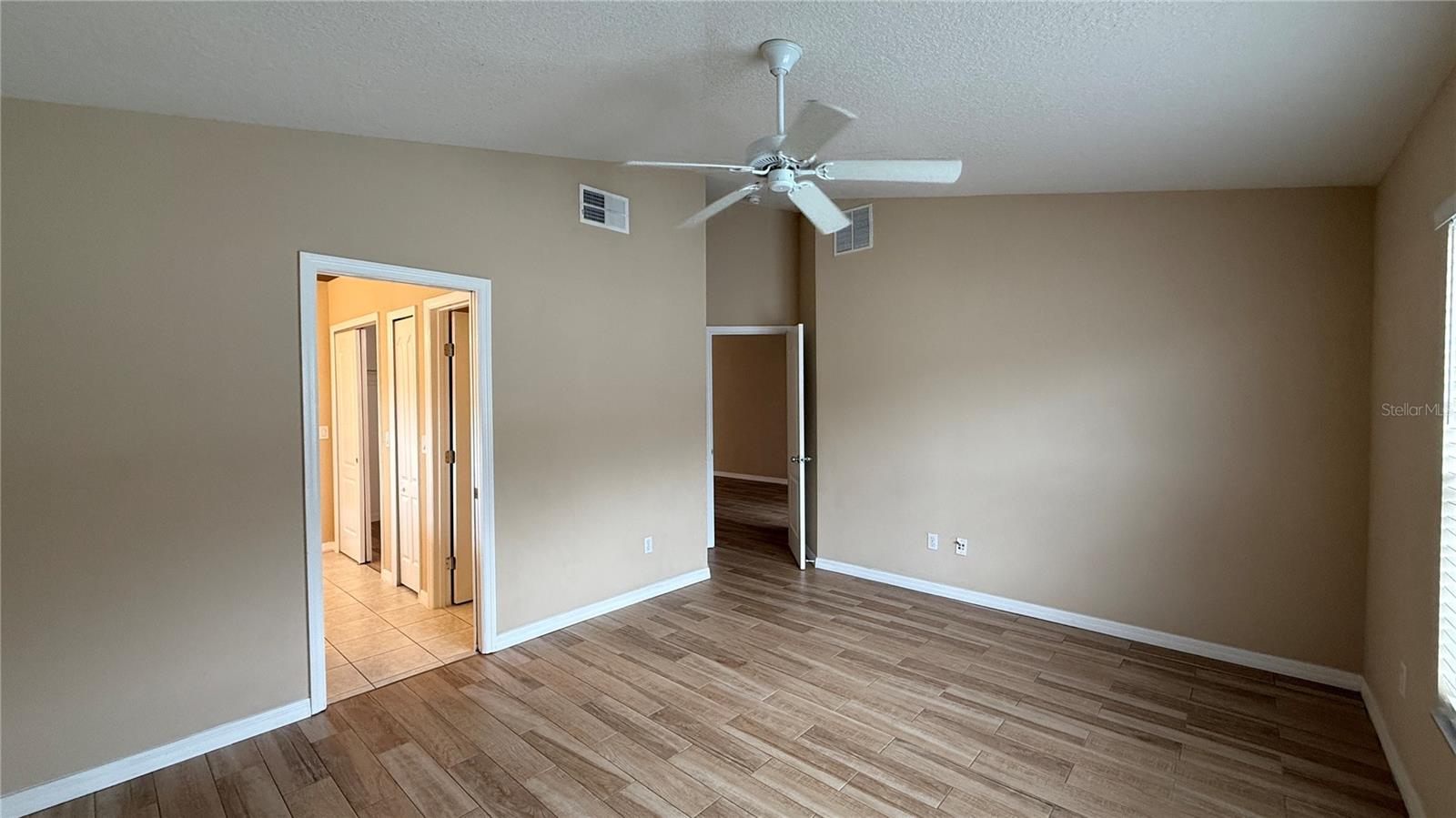 Image 14 of 36 For 148 Chaucer Avenue