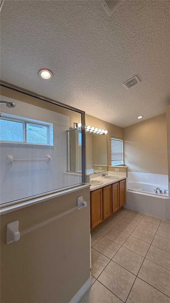 Image 15 of 36 For 148 Chaucer Avenue