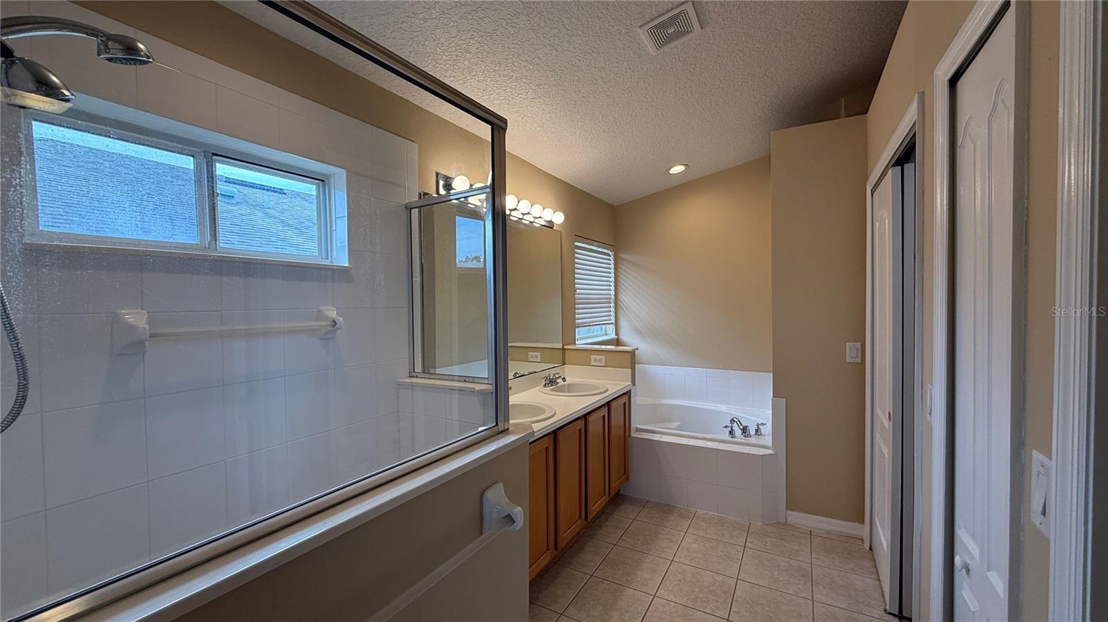 Image 16 of 36 For 148 Chaucer Avenue