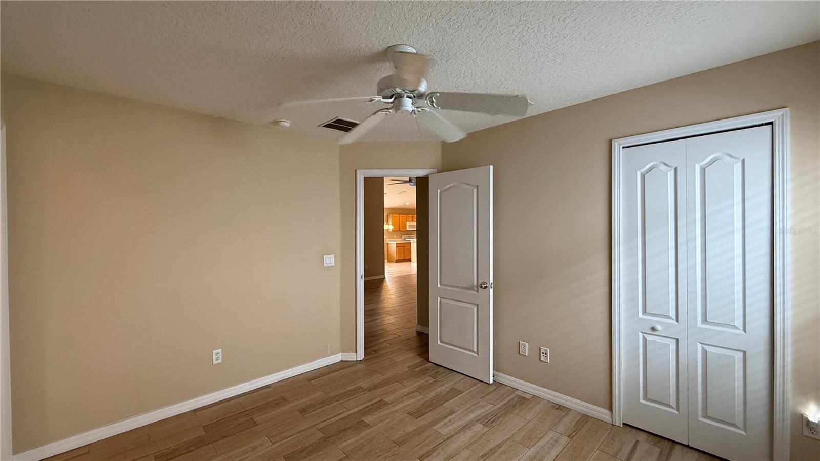 Image 19 of 36 For 148 Chaucer Avenue