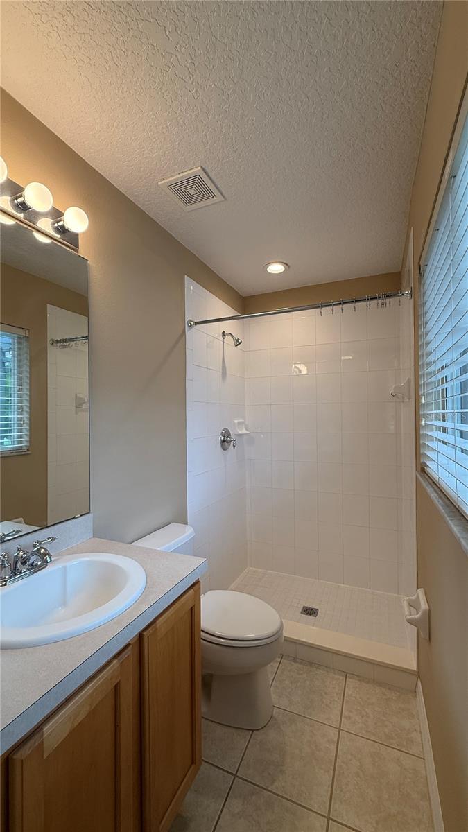 Image 20 of 36 For 148 Chaucer Avenue