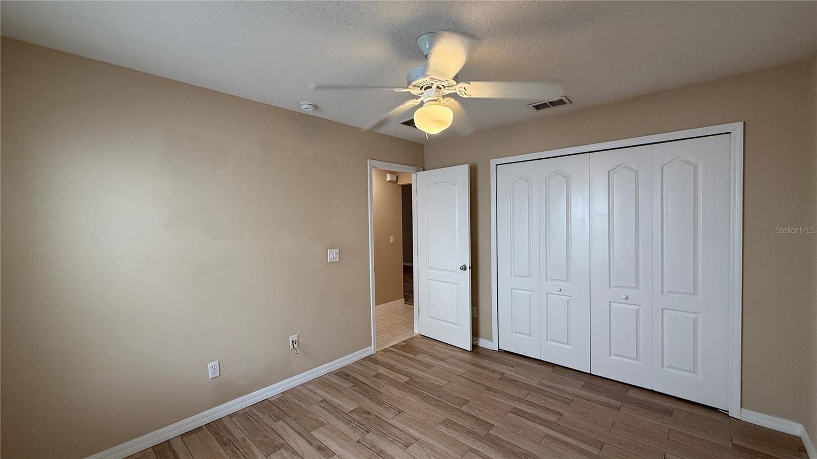 Image 23 of 36 For 148 Chaucer Avenue
