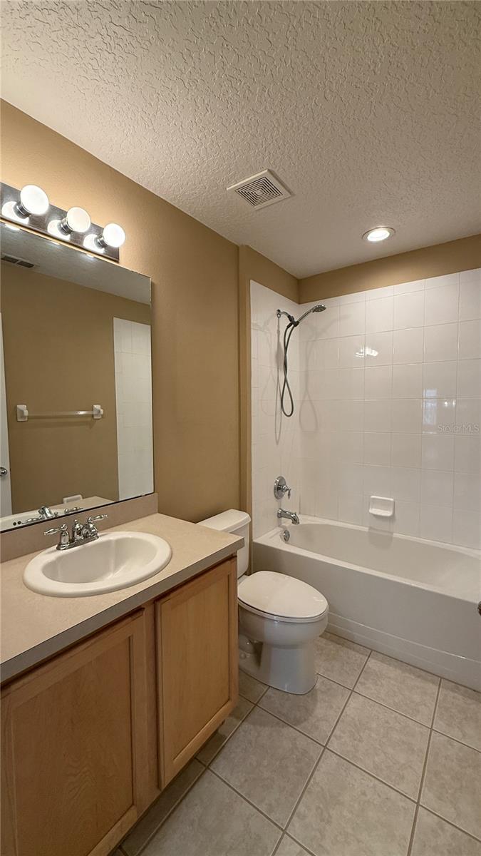 Image 24 of 36 For 148 Chaucer Avenue