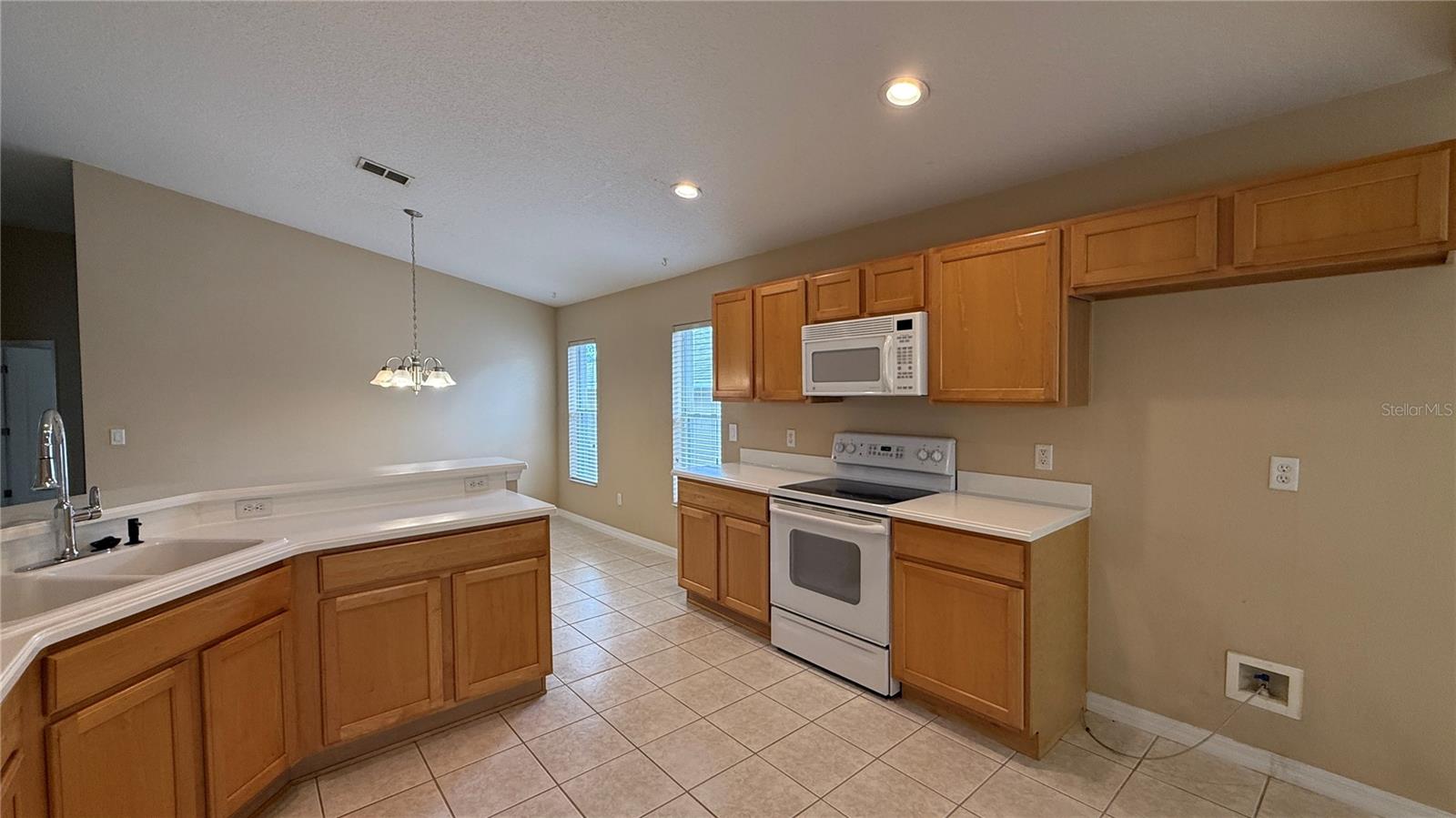 Image 8 of 36 For 148 Chaucer Avenue