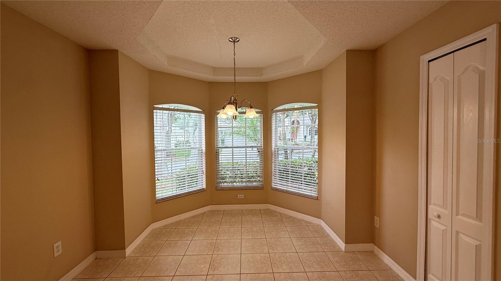 Image 9 of 36 For 148 Chaucer Avenue