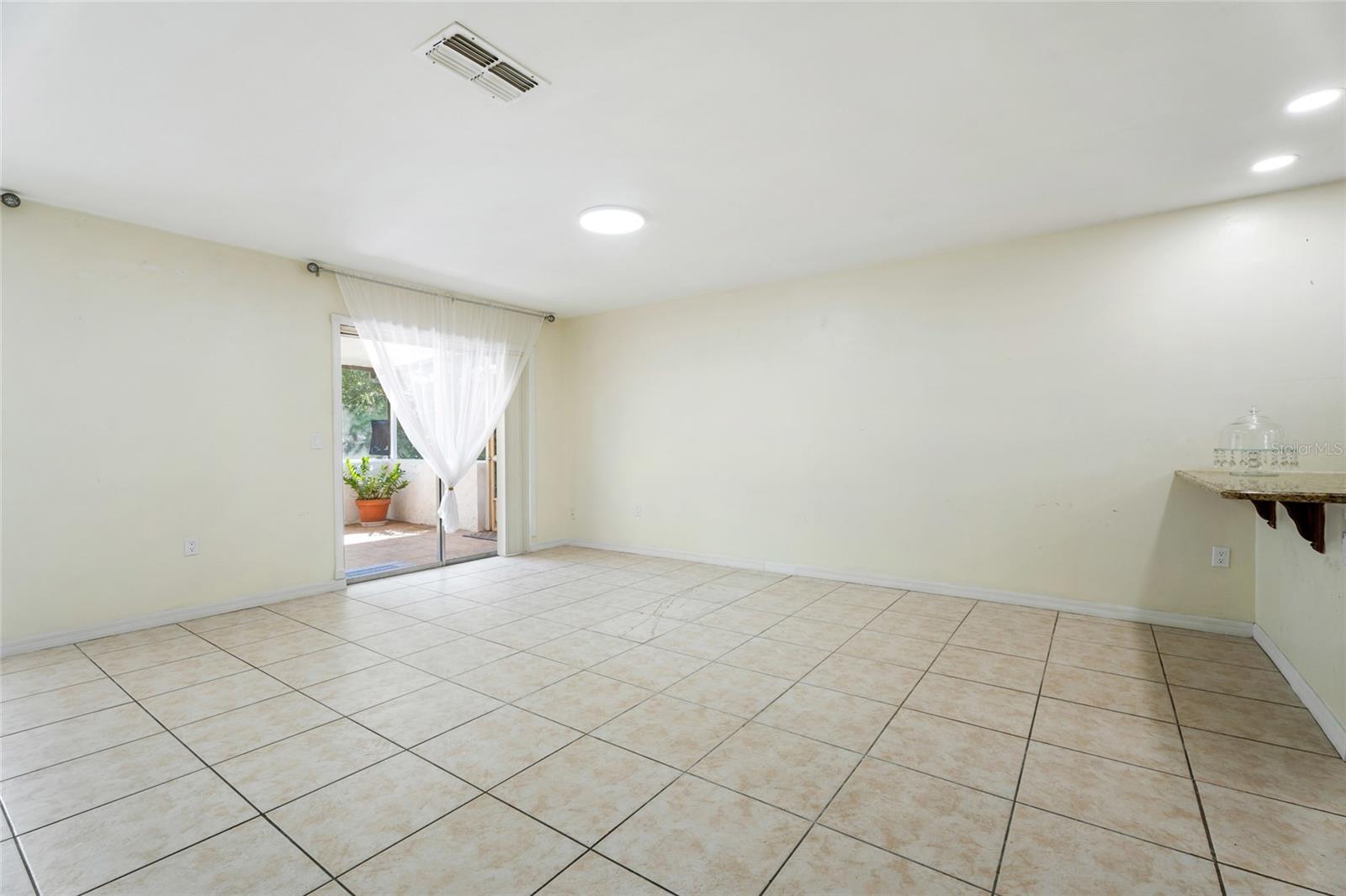 Image 11 of 60 For 10423 Manassas Circle