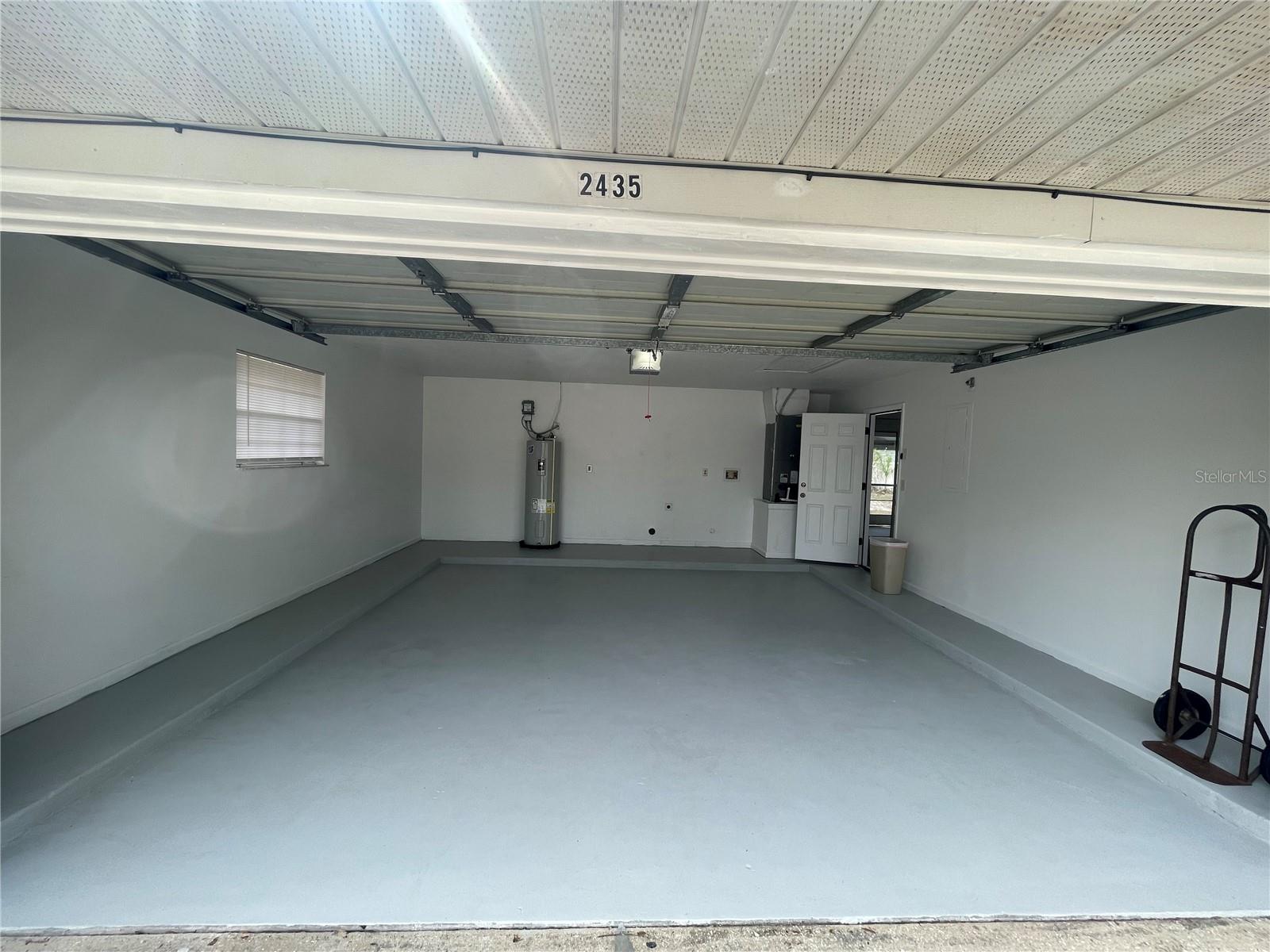Image 11 of 19 For 2435 W Park Dr.