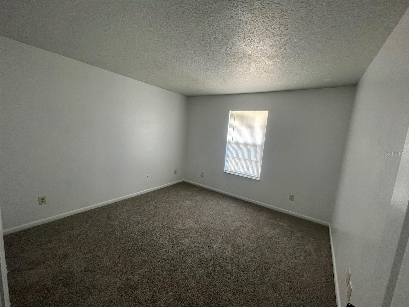 Image 16 of 19 For 2435 W Park Dr.