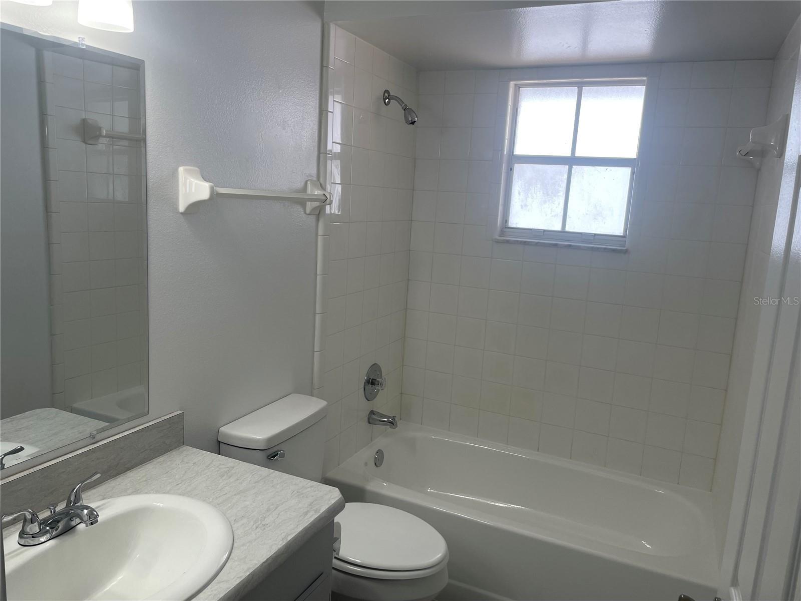 Image 18 of 19 For 2435 W Park Dr.