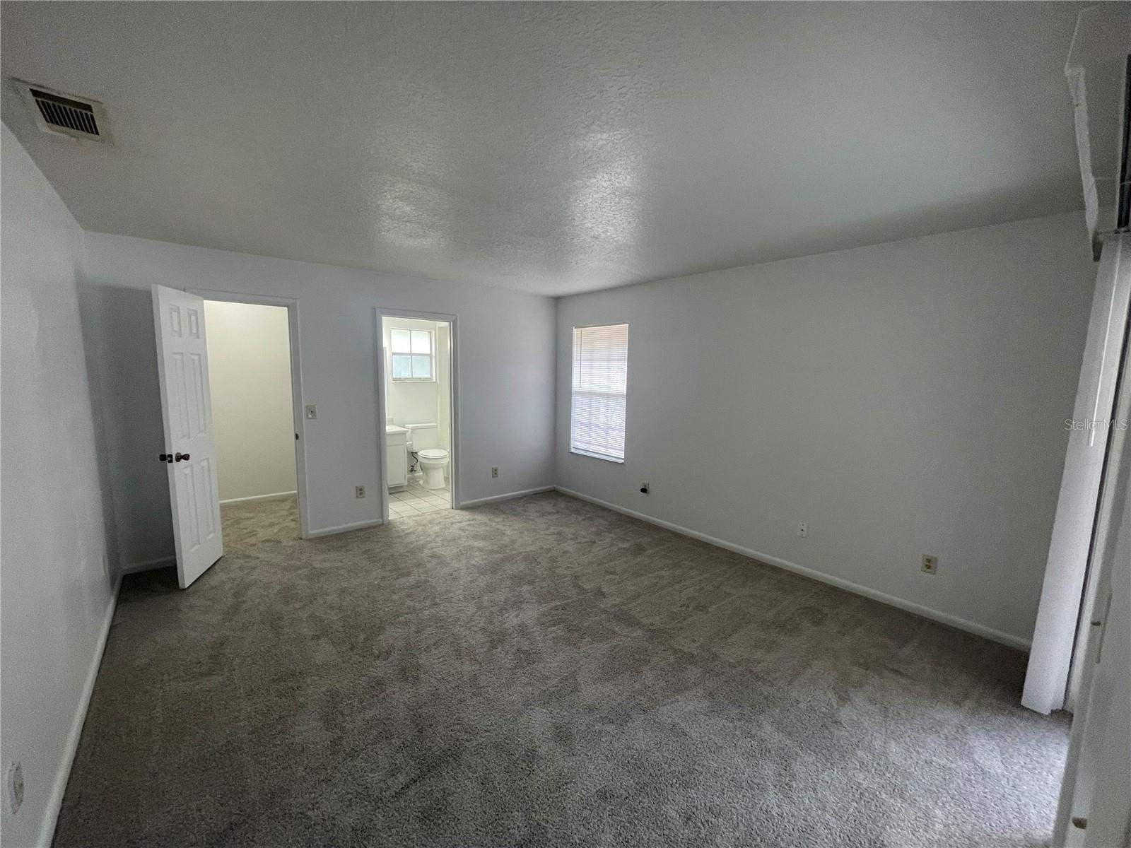 Image 6 of 19 For 2435 W Park Dr.