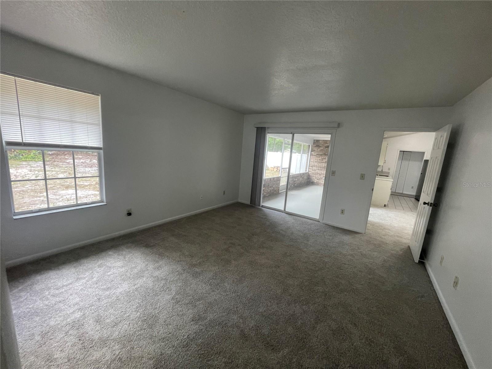 Image 7 of 19 For 2435 W Park Dr.