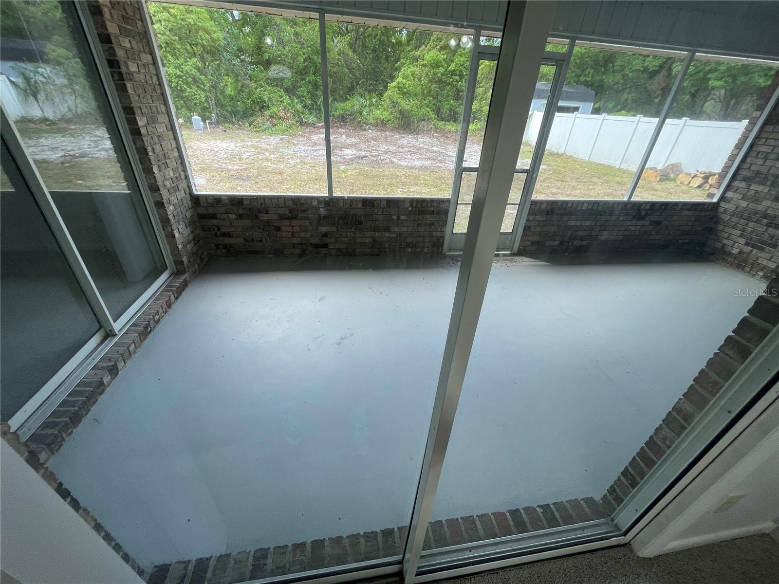 Image 8 of 19 For 2435 W Park Dr.