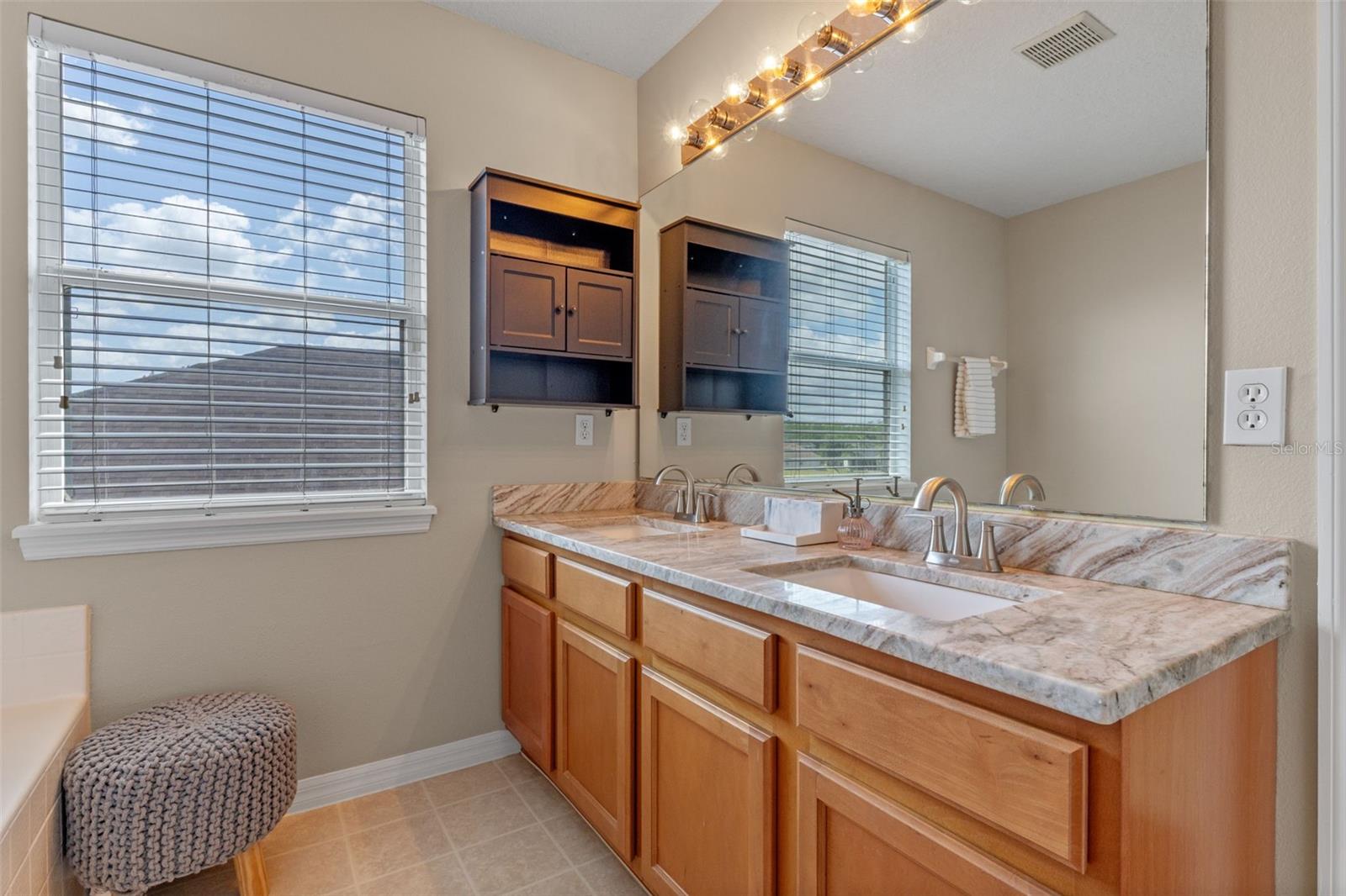Image 23 of 43 For 10435 Eastpark Lake Drive