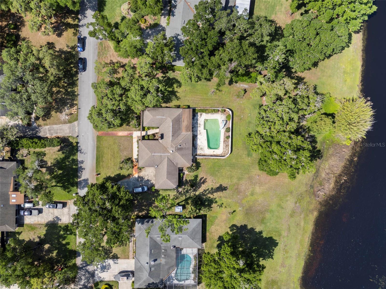 Image 5 of 37 For 29 Windsor Isle Drive