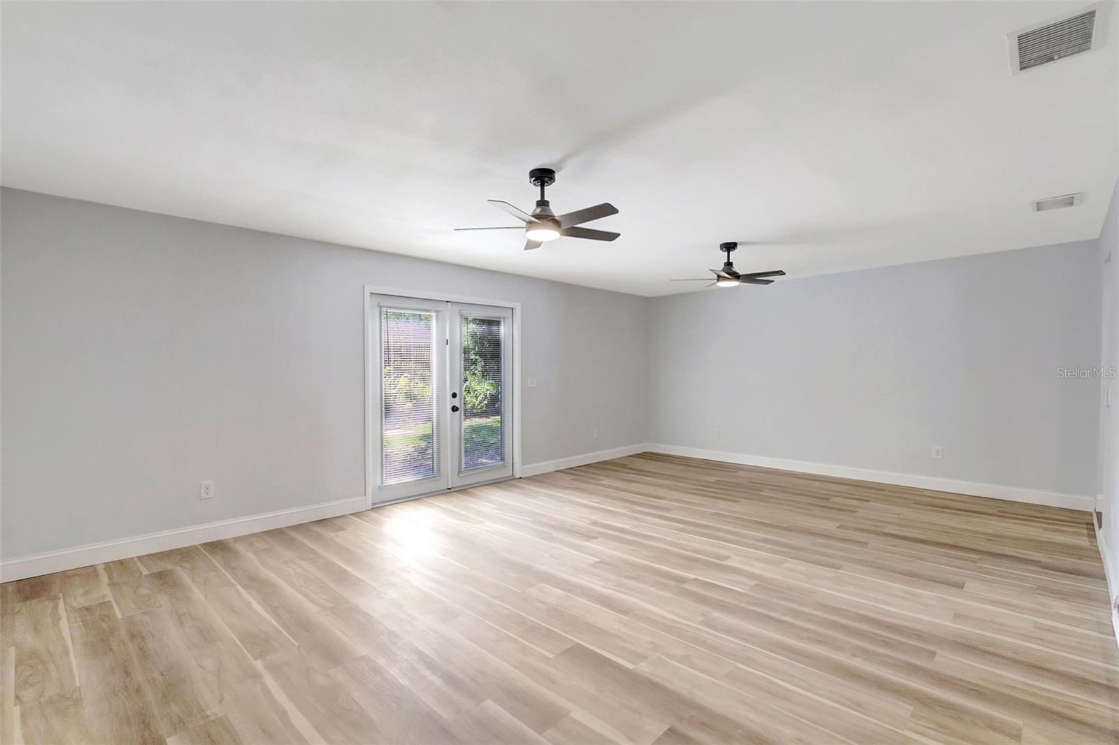 Image 10 of 24 For 1024 Applewood Drive
