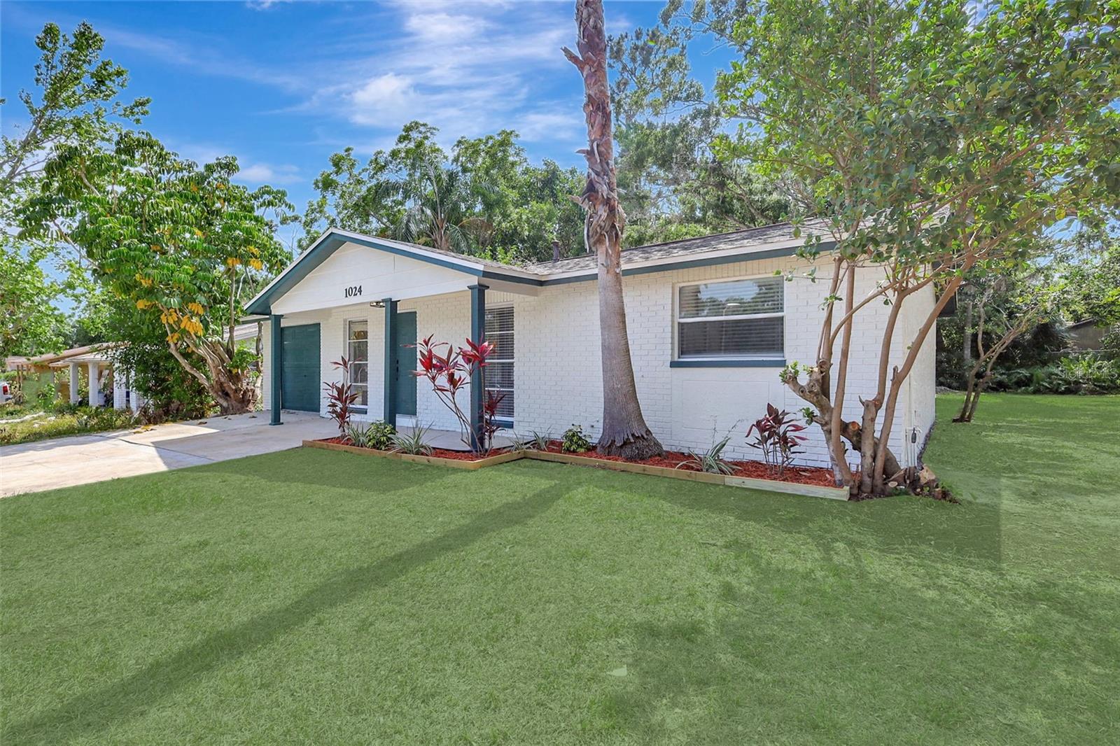 Image 2 of 24 For 1024 Applewood Drive