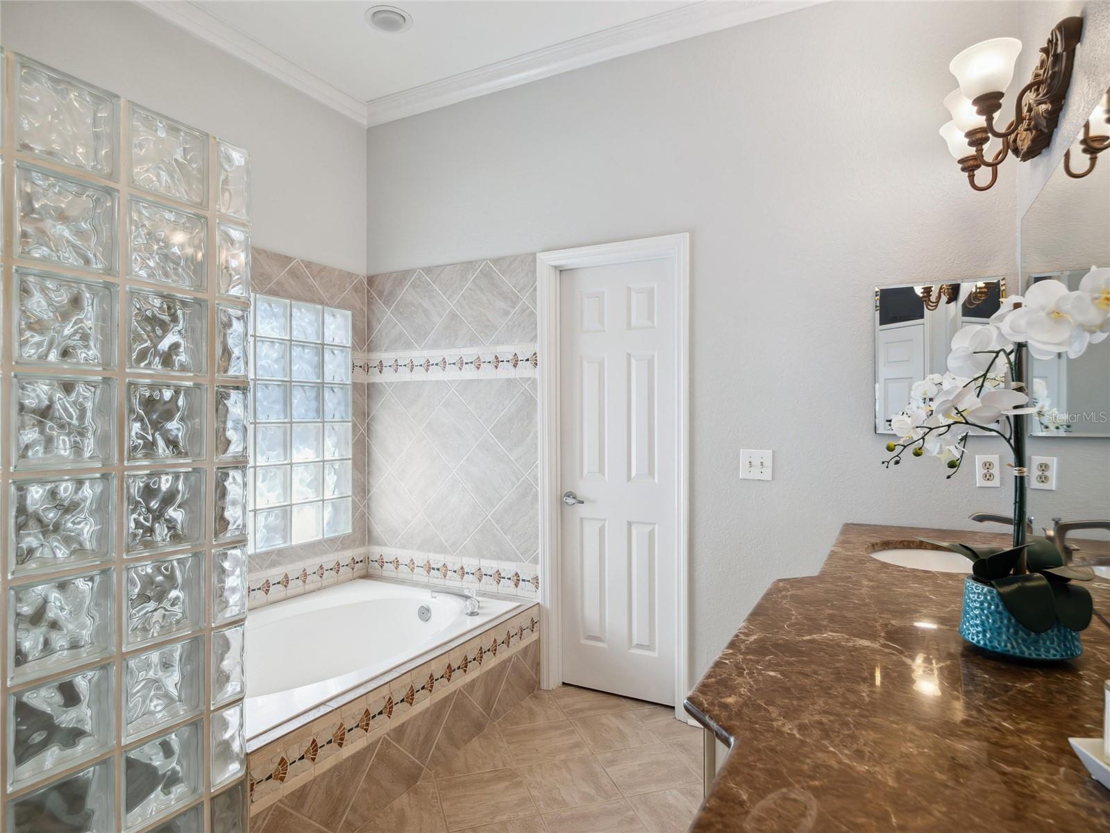 Image 21 of 34 For 148 Oak View Circle
