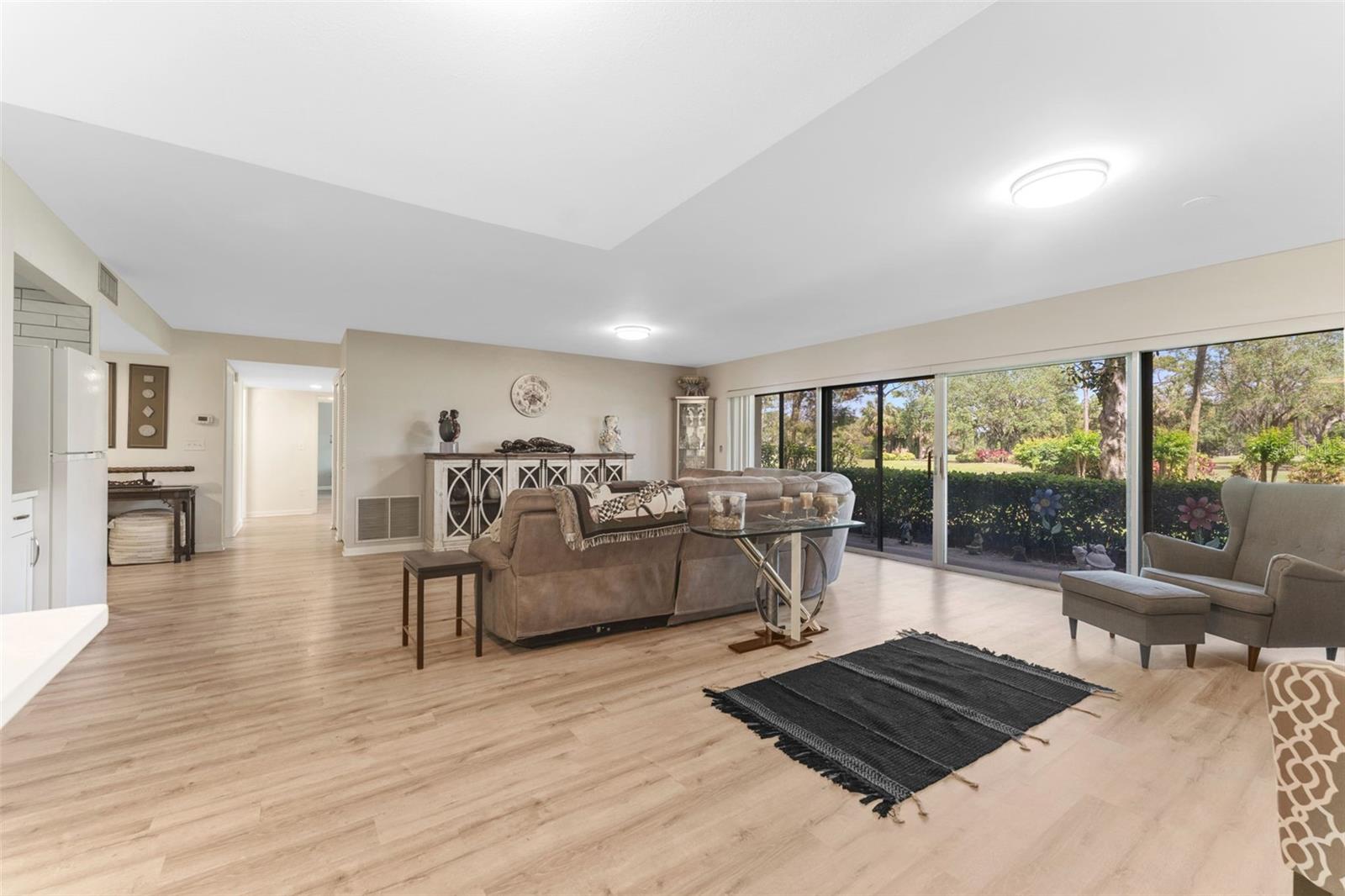 Image 10 of 37 For 3035 Countryside Boulevard 15b