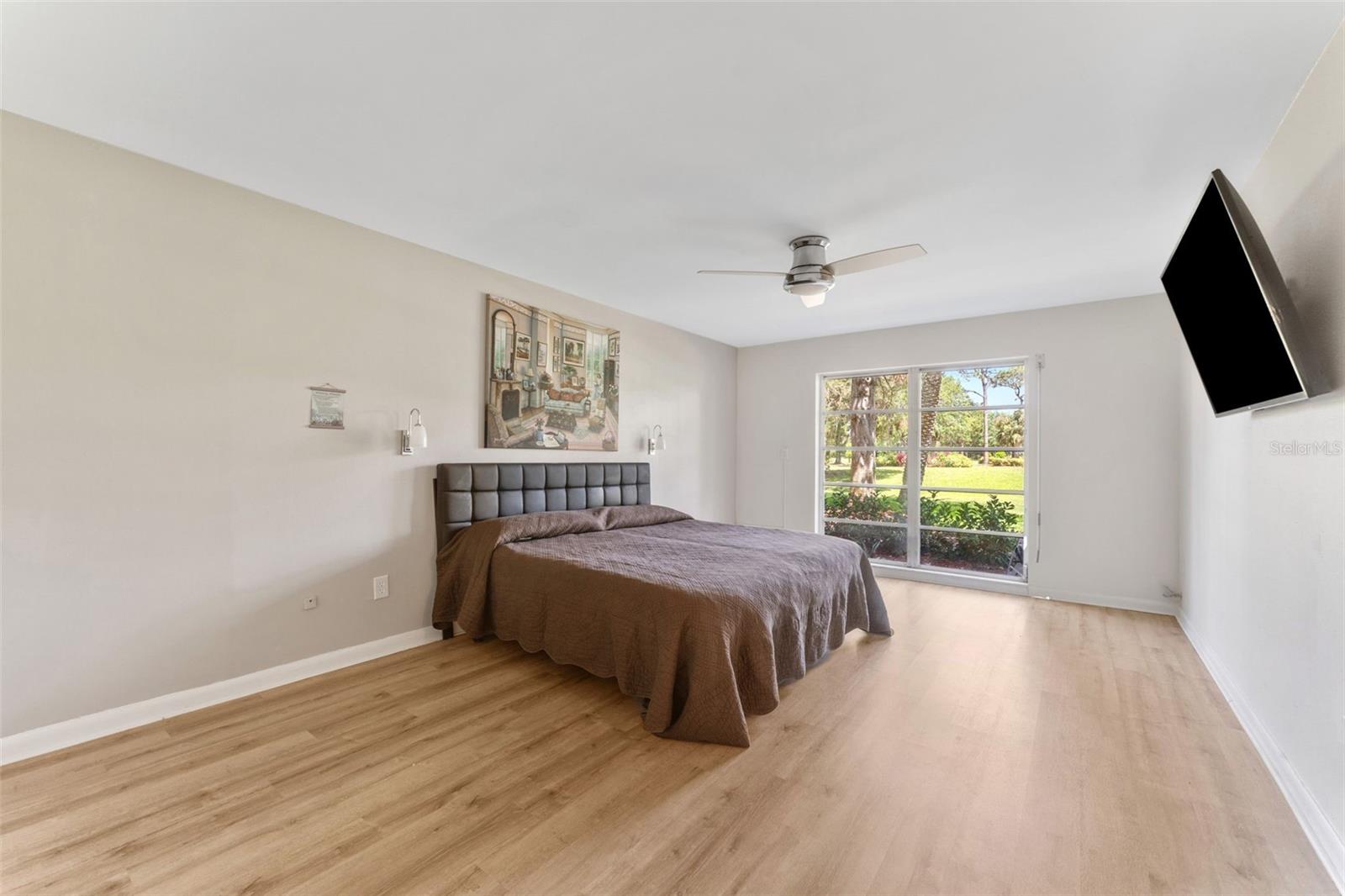 Image 14 of 37 For 3035 Countryside Boulevard 15b