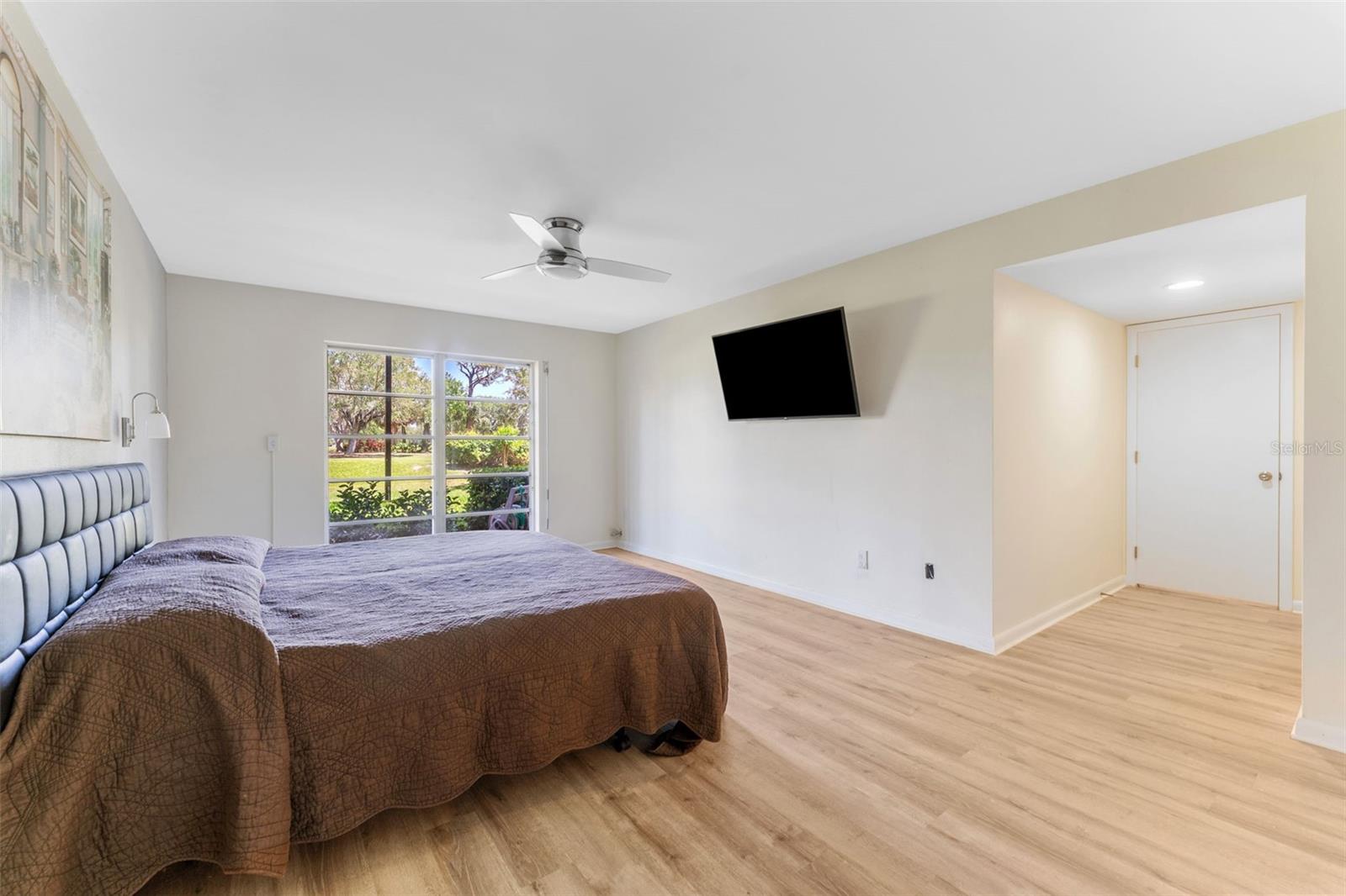 Image 16 of 37 For 3035 Countryside Boulevard 15b