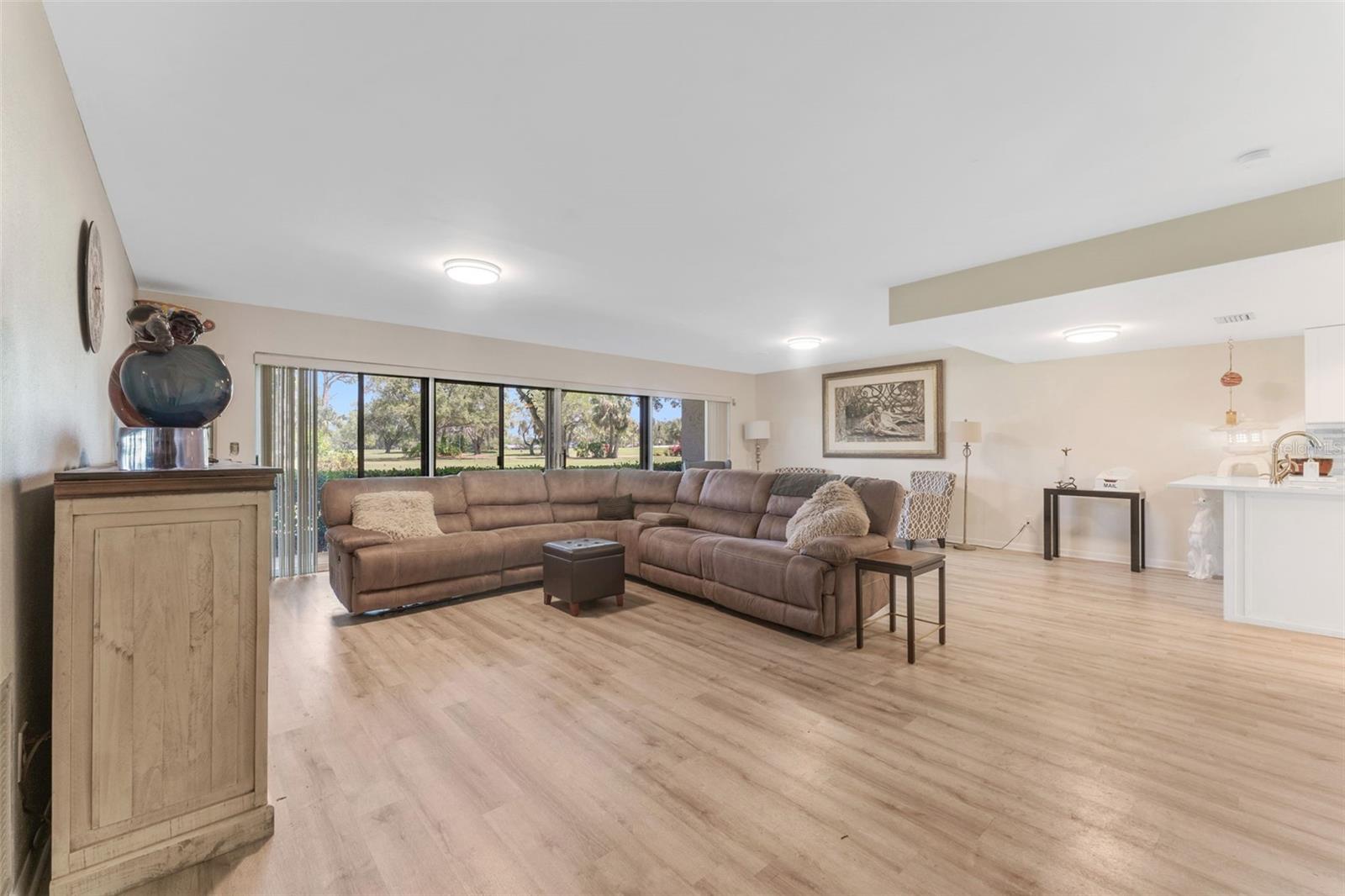 Image 8 of 37 For 3035 Countryside Boulevard 15b
