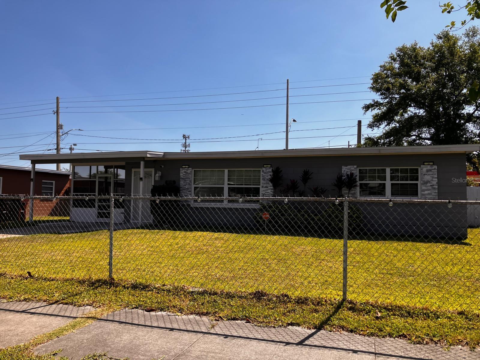 Image 4 of 17 For 815 Solandra Drive