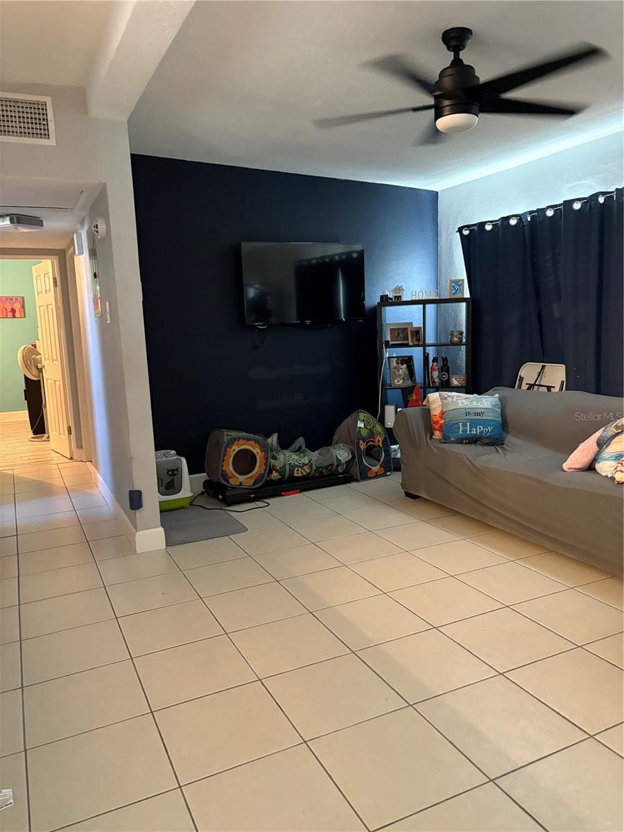 Image 7 of 17 For 815 Solandra Drive