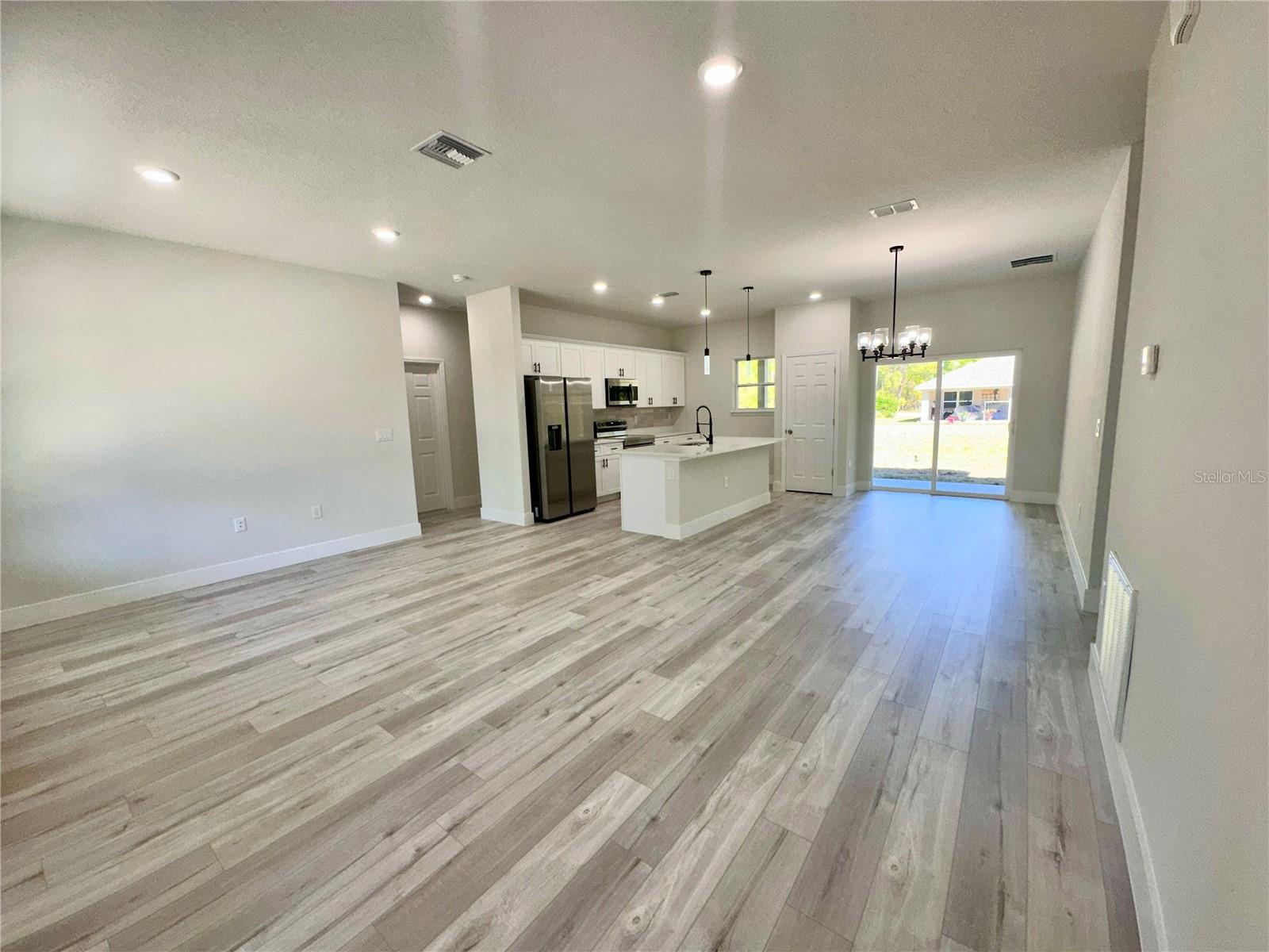 Listing photo id 8 for 1905 Linden Drive