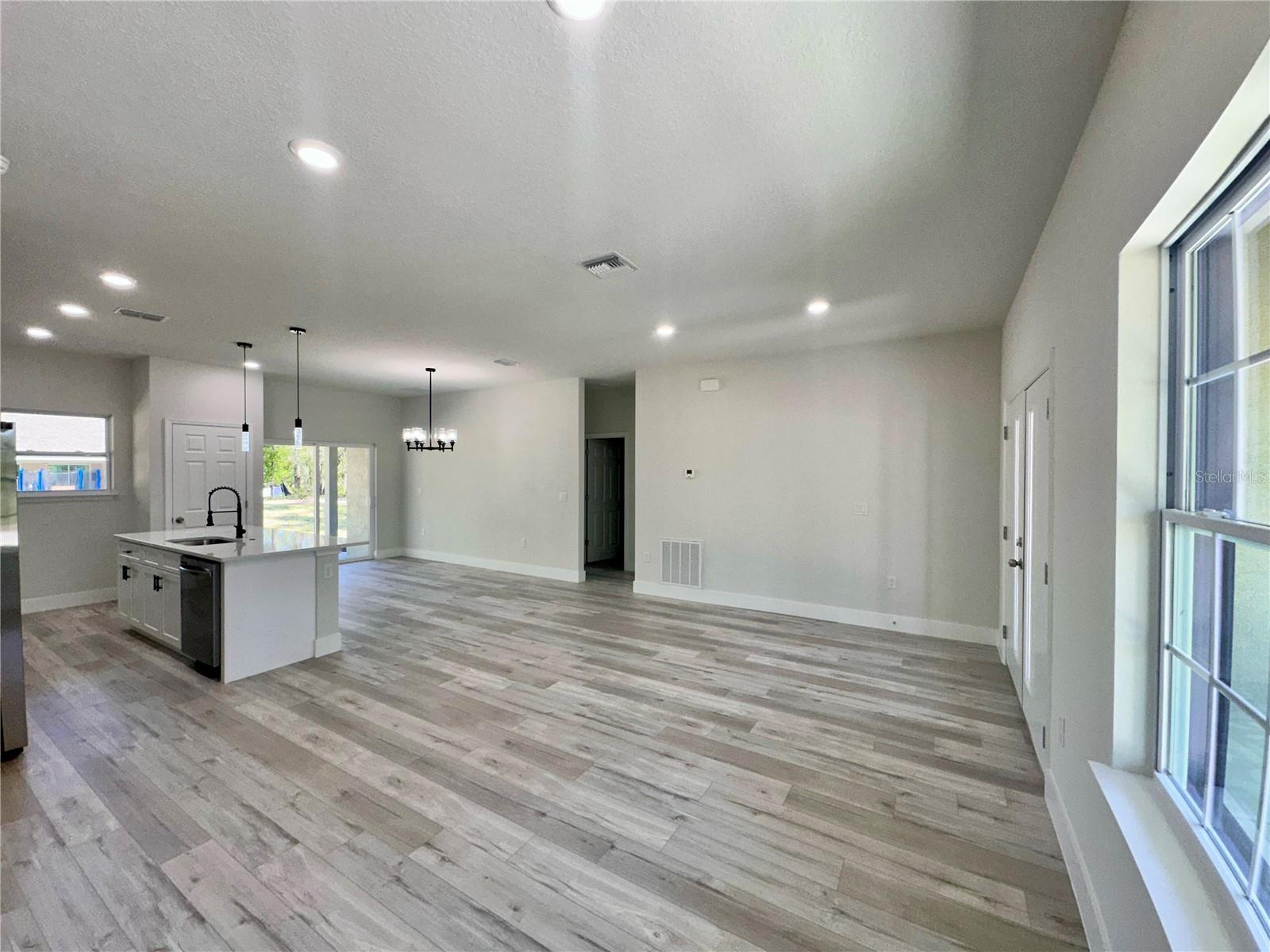 Listing photo id 9 for 1905 Linden Drive