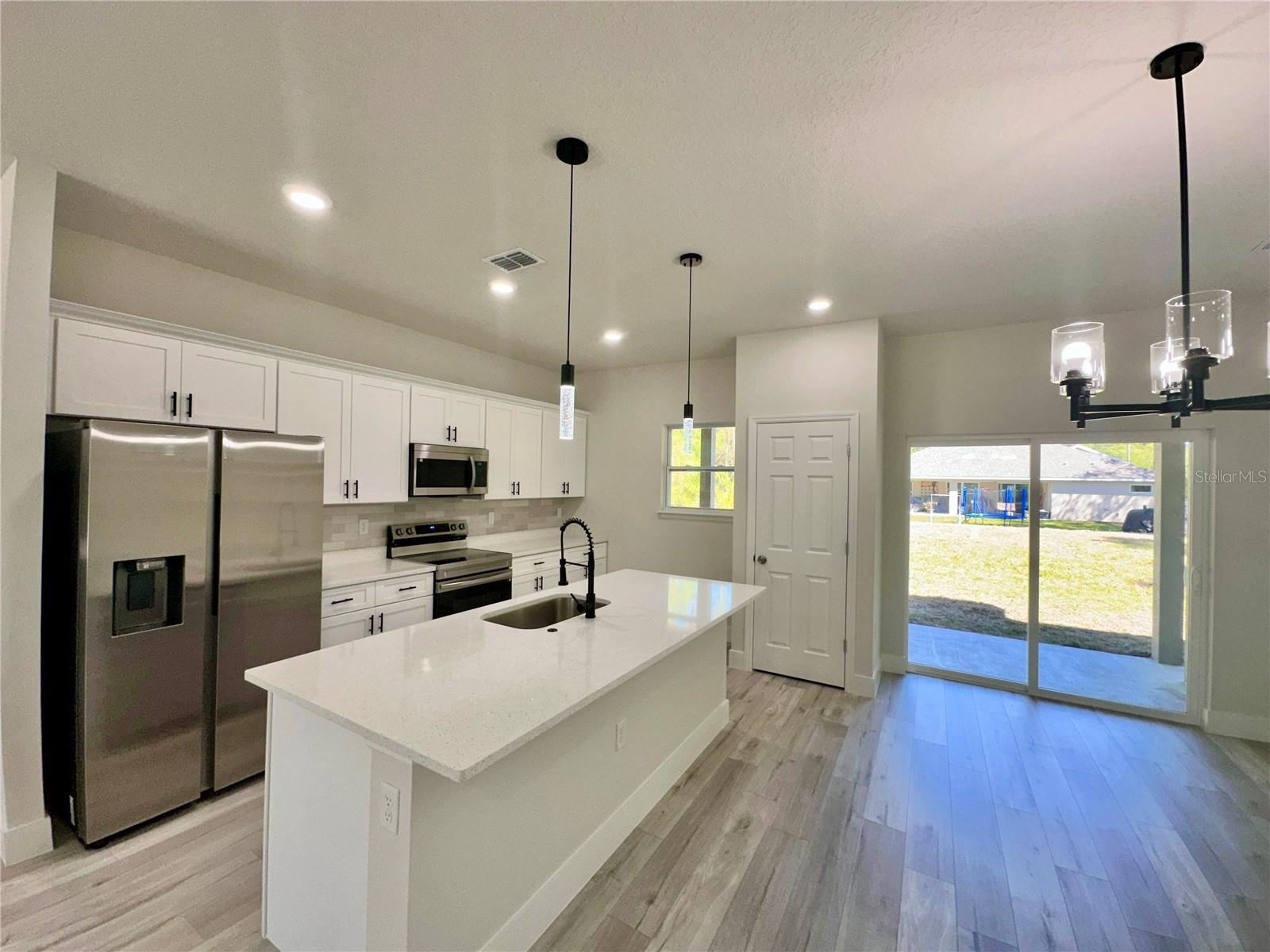 Listing photo id 10 for 1905 Linden Drive