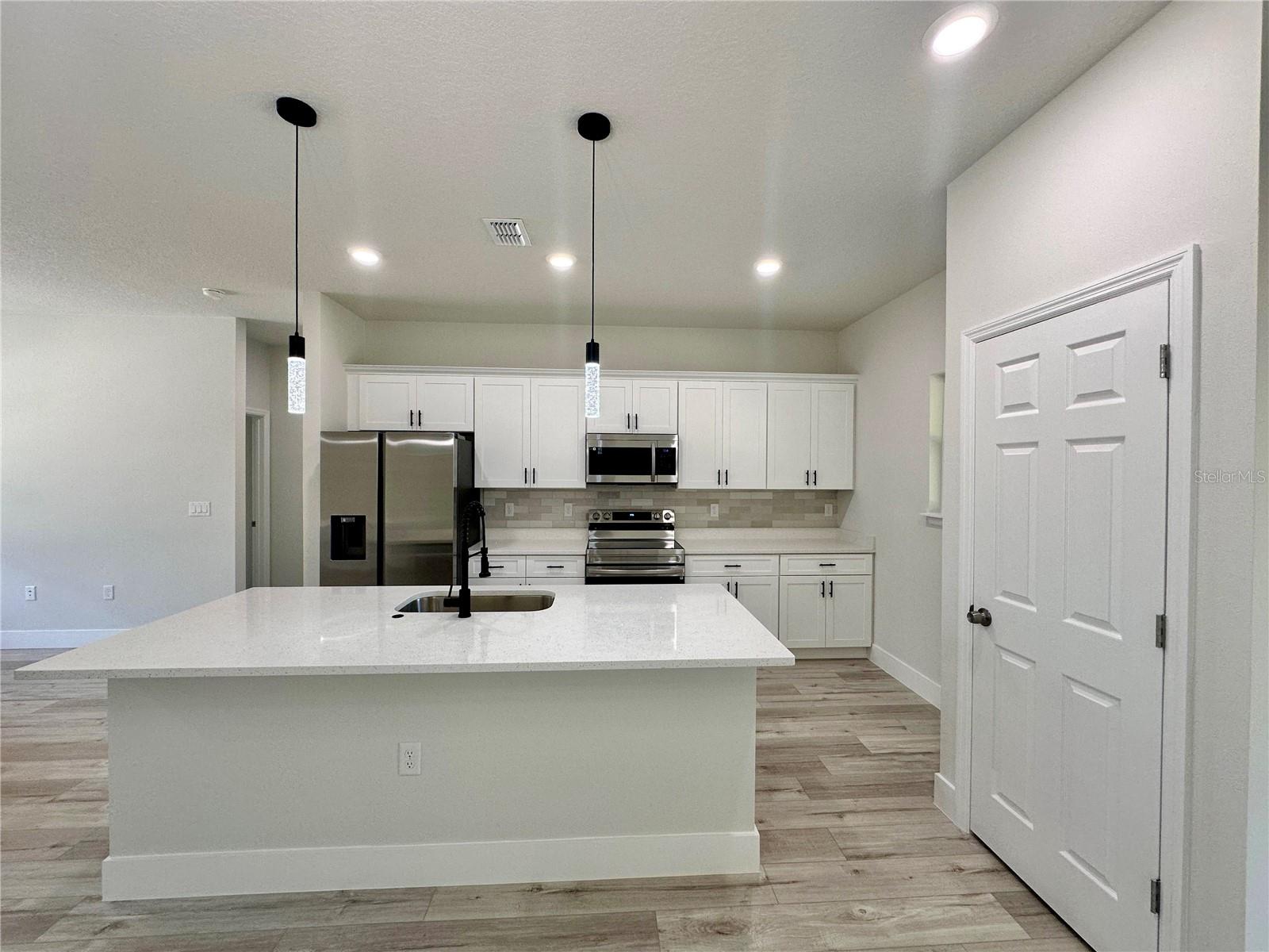 Listing photo id 11 for 1905 Linden Drive