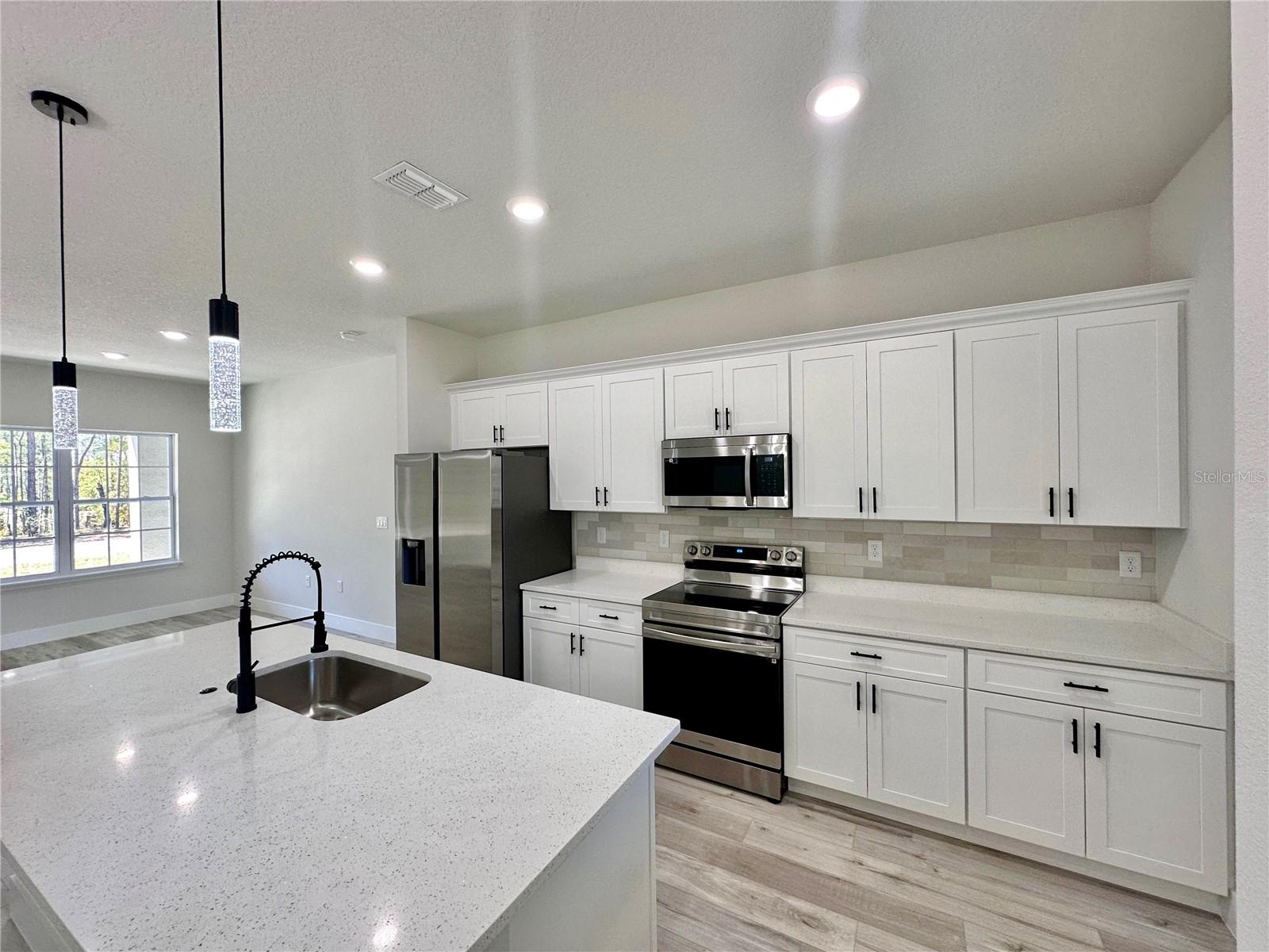 Listing photo id 12 for 1905 Linden Drive