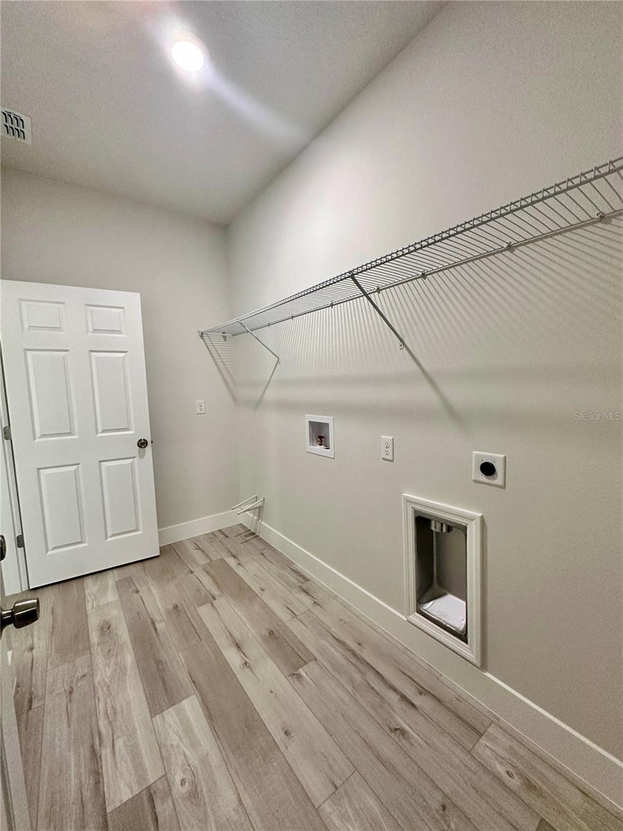 Listing photo id 15 for 1905 Linden Drive