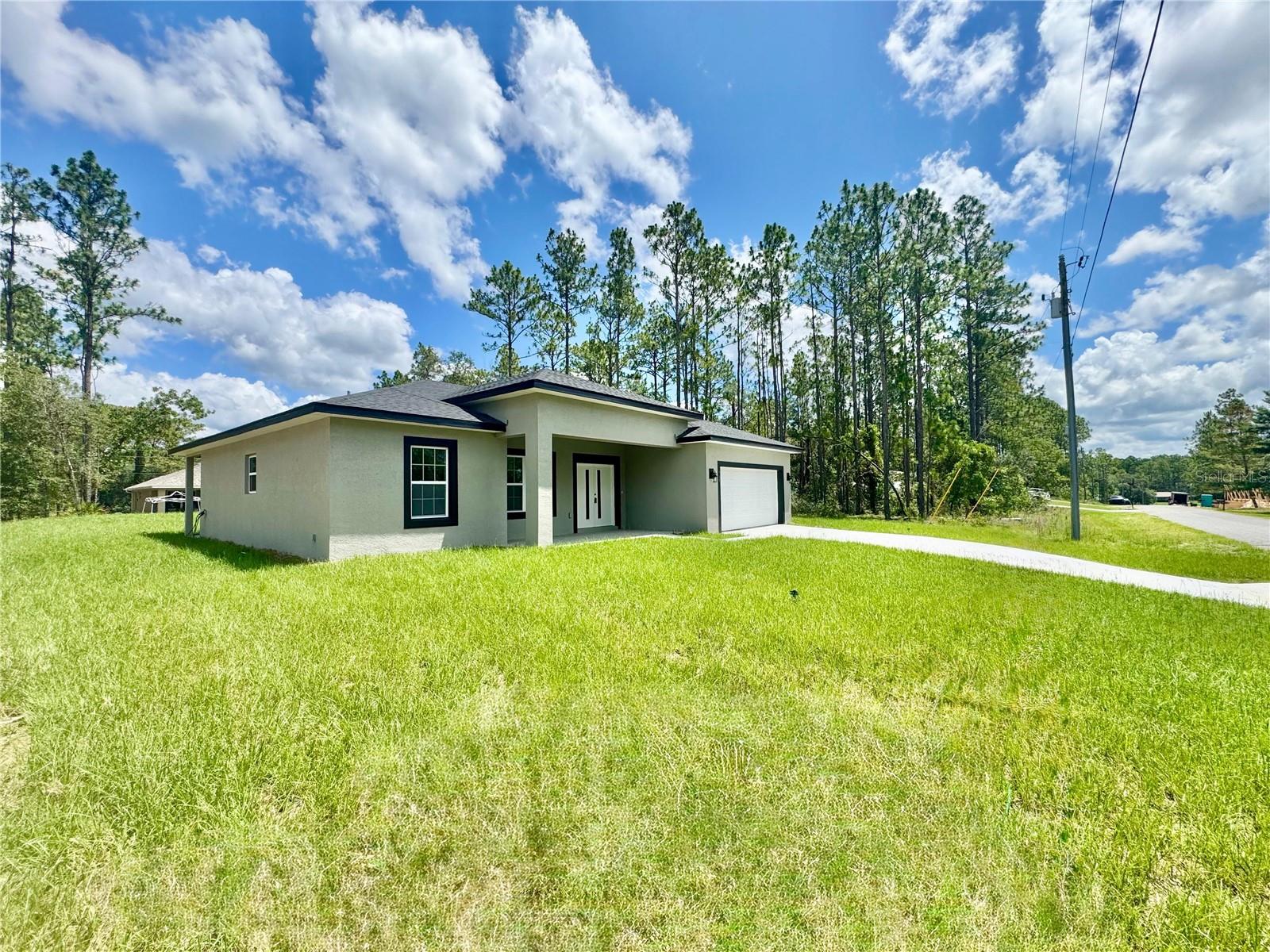 Listing photo id 2 for 1905 Linden Drive