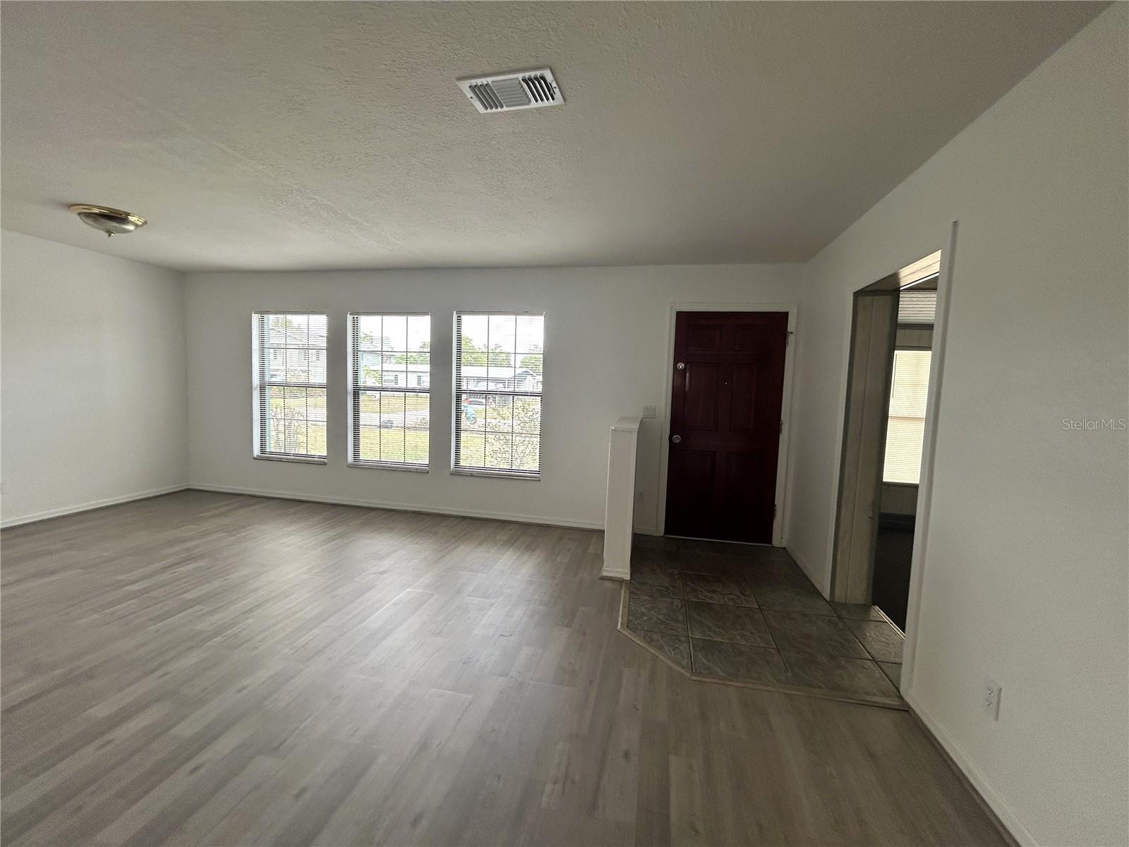 Image 2 of 36 For 2322 Vincent Rd
