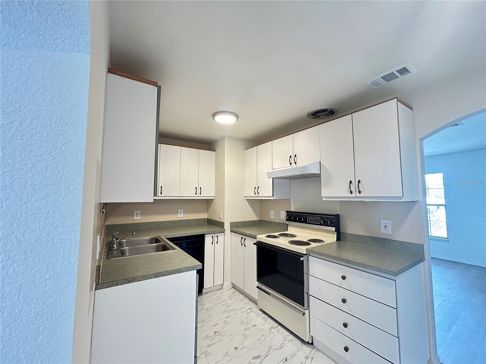 Image 3 of 36 For 2322 Vincent Rd