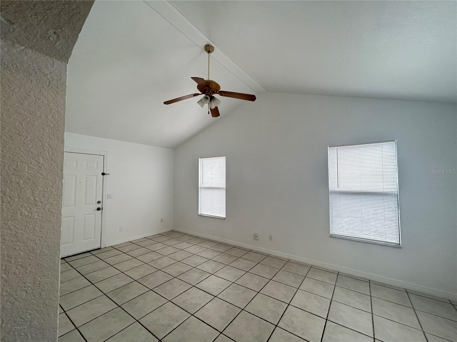 Image 4 of 36 For 2322 Vincent Rd
