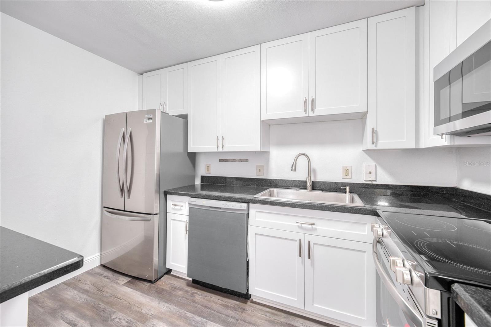 Image 3 of 21 For 1100 Delaney Avenue F409