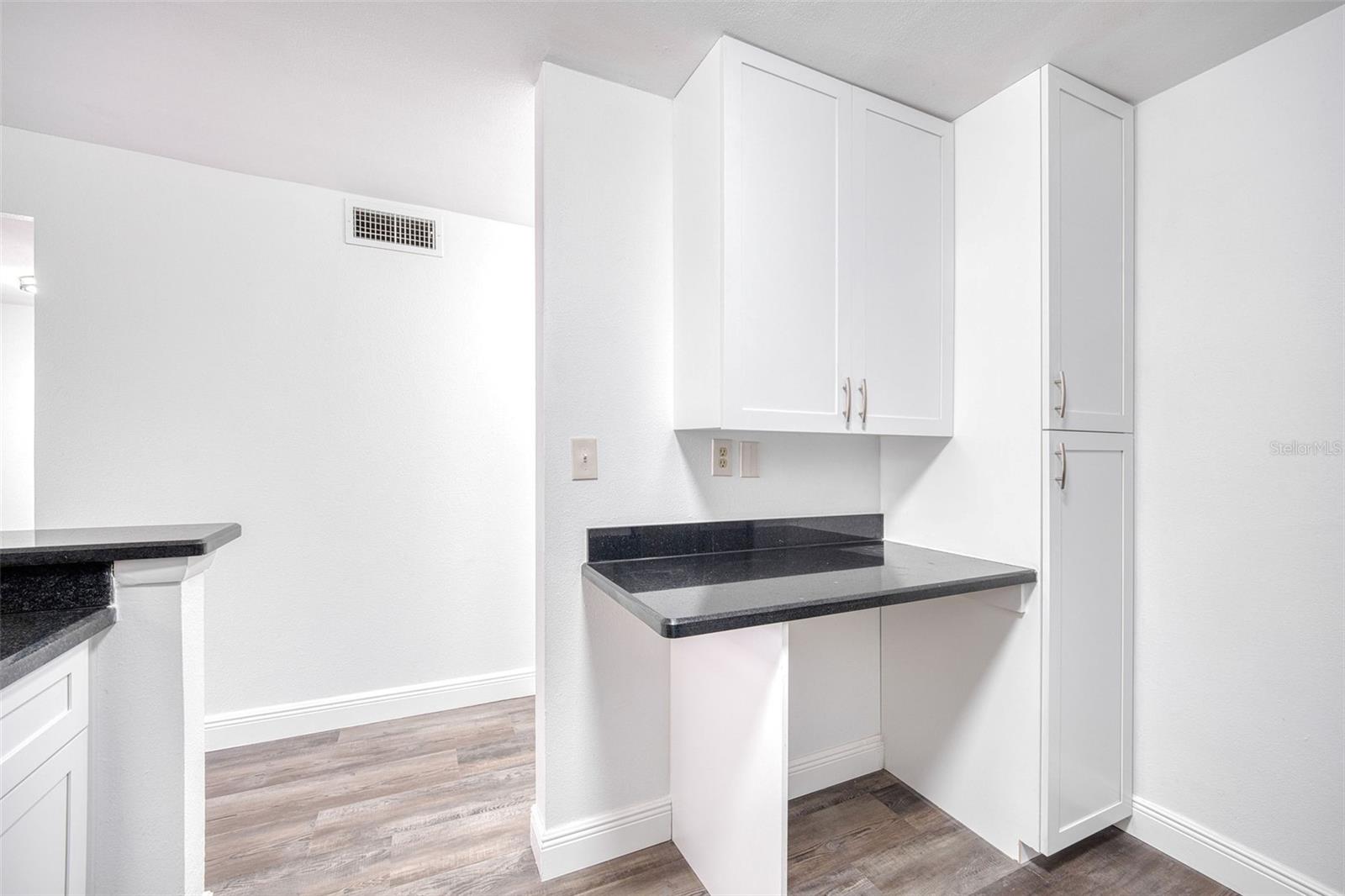 Image 5 of 21 For 1100 Delaney Avenue F409