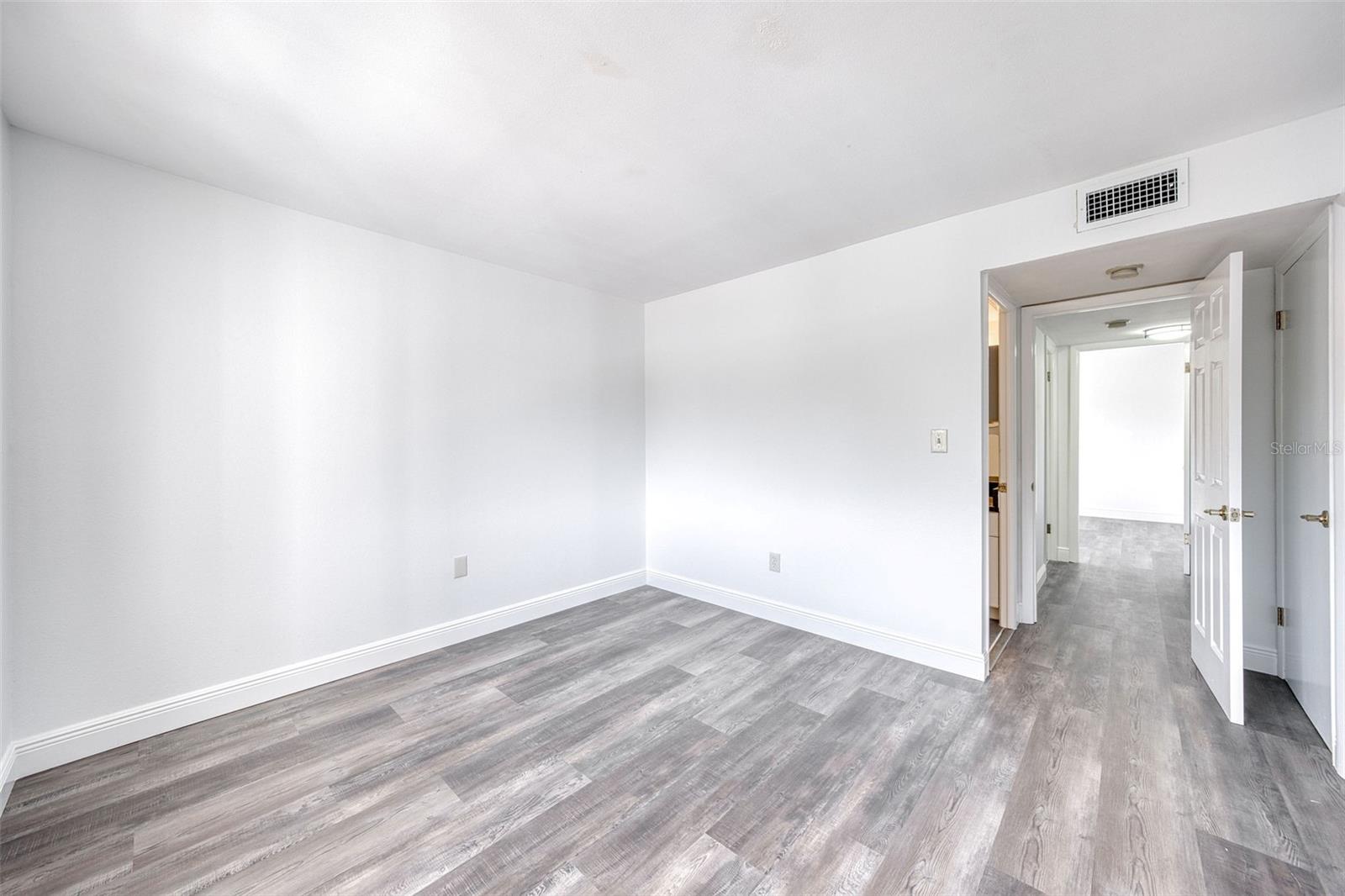 Image 7 of 21 For 1100 Delaney Avenue F409