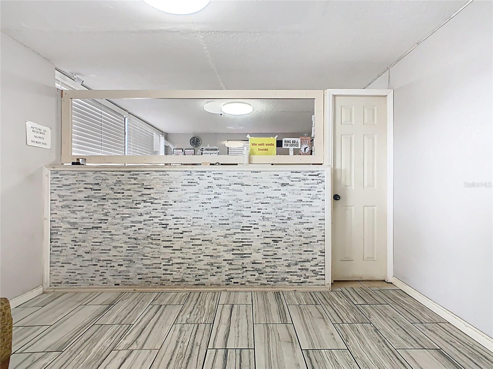 Image 6 of 18 For 4121 Vine Street