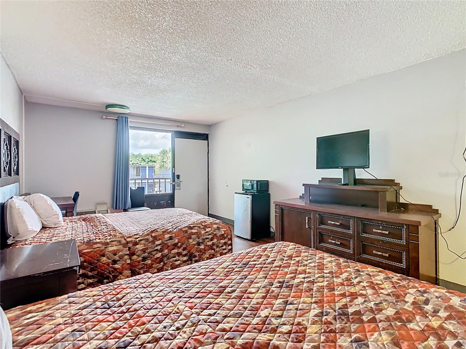 Image 7 of 18 For 4121 Vine Street